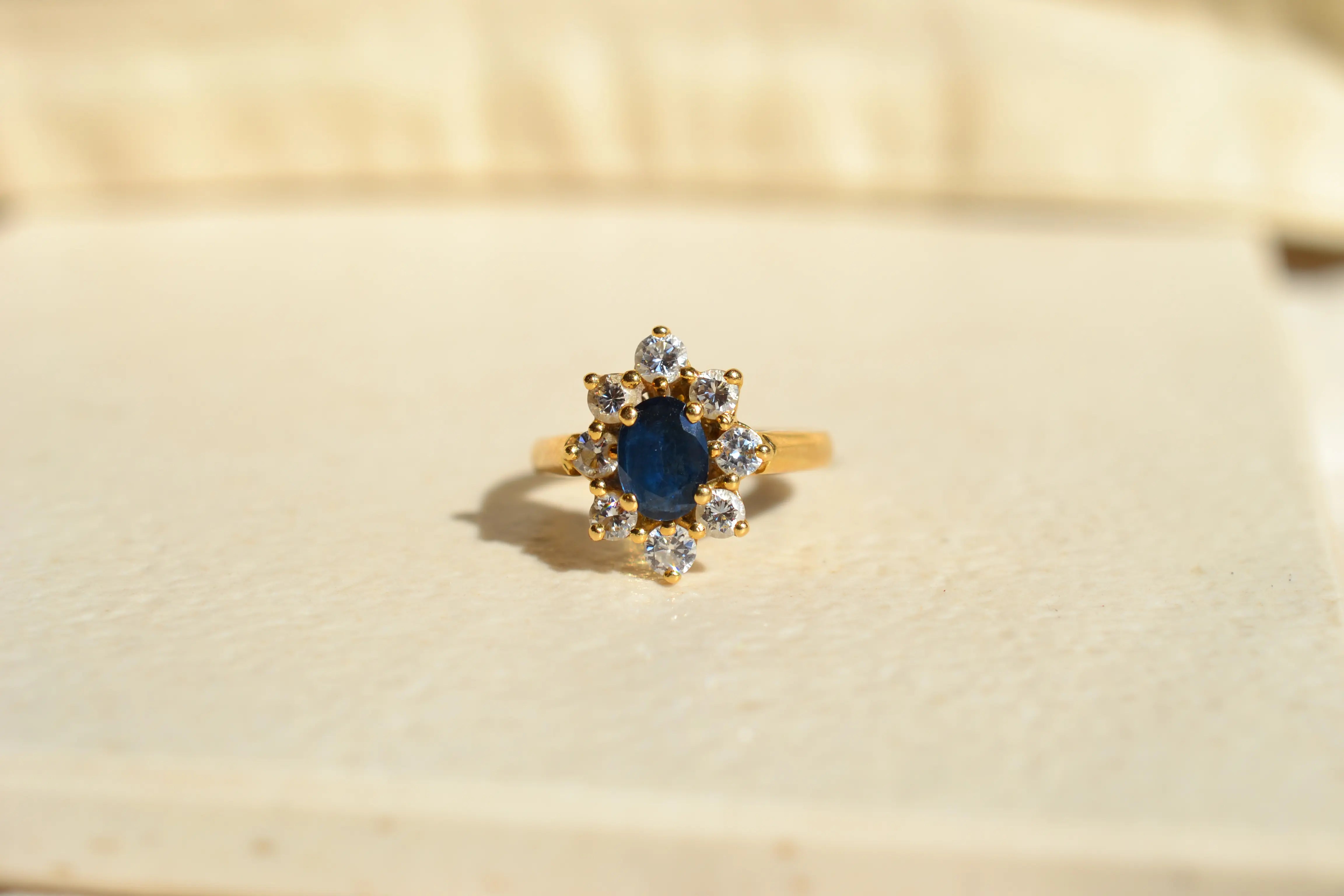 Bague Marguerite Saphir oval et Diamants