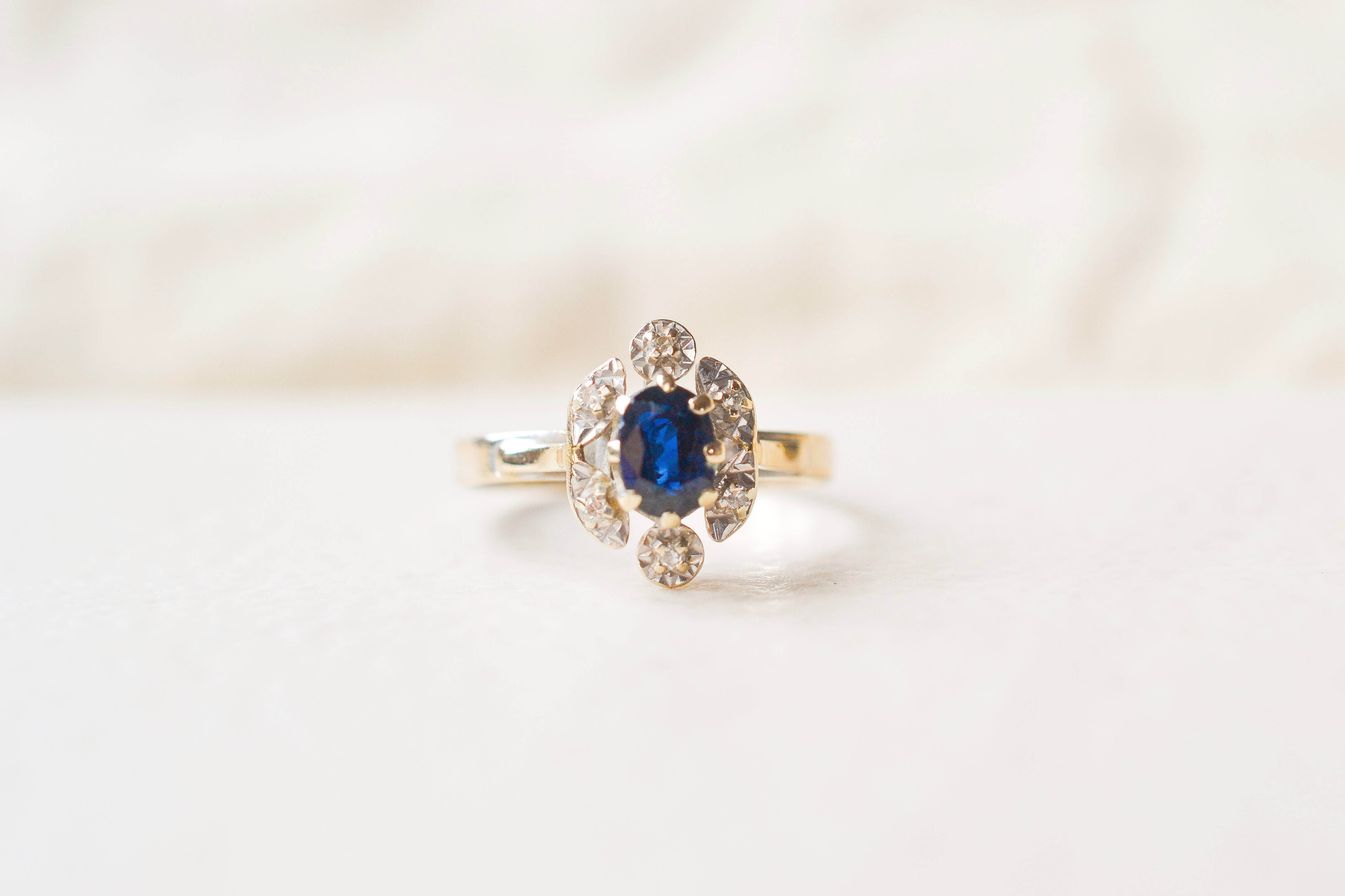 Marguerite Or blanc Saphir et Diamants