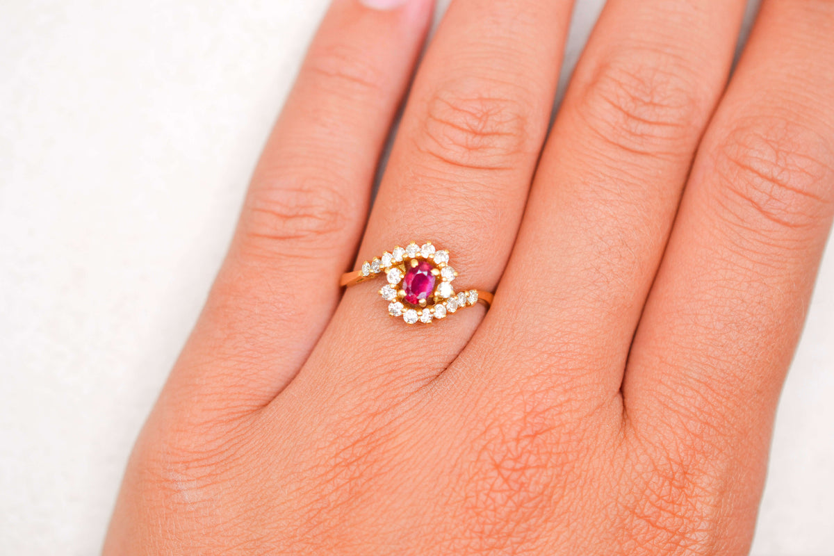 Bague marguerite tourbillon Rubis & Diamants