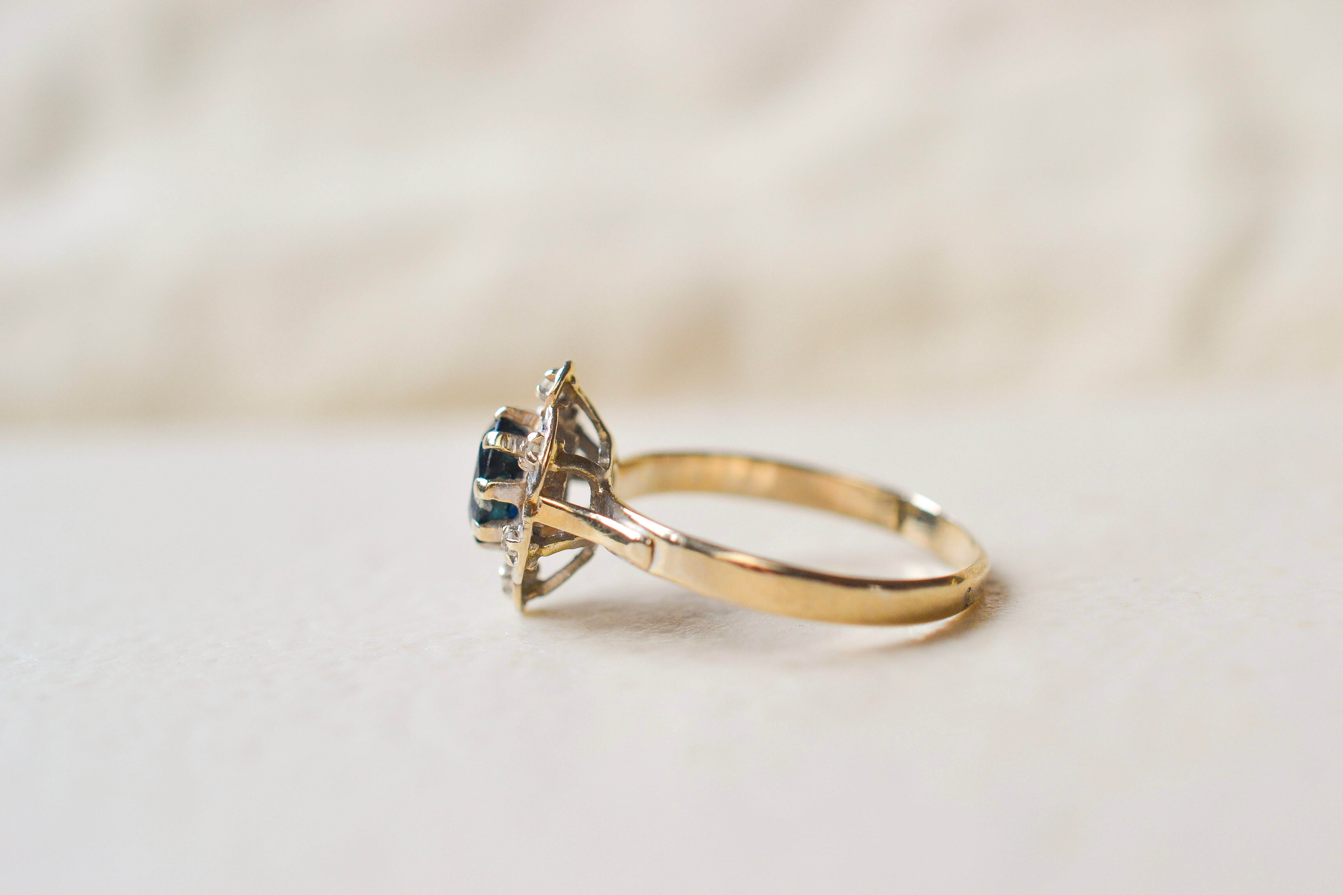 Marguerite Or blanc Saphir et Diamants
