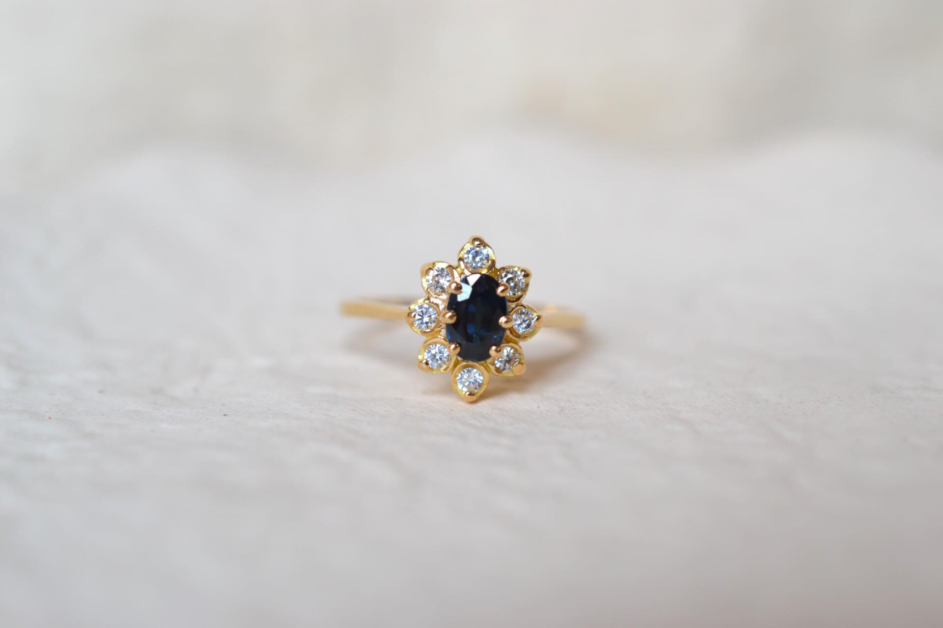 Bague Marguerite Saphir entourage Oxydes