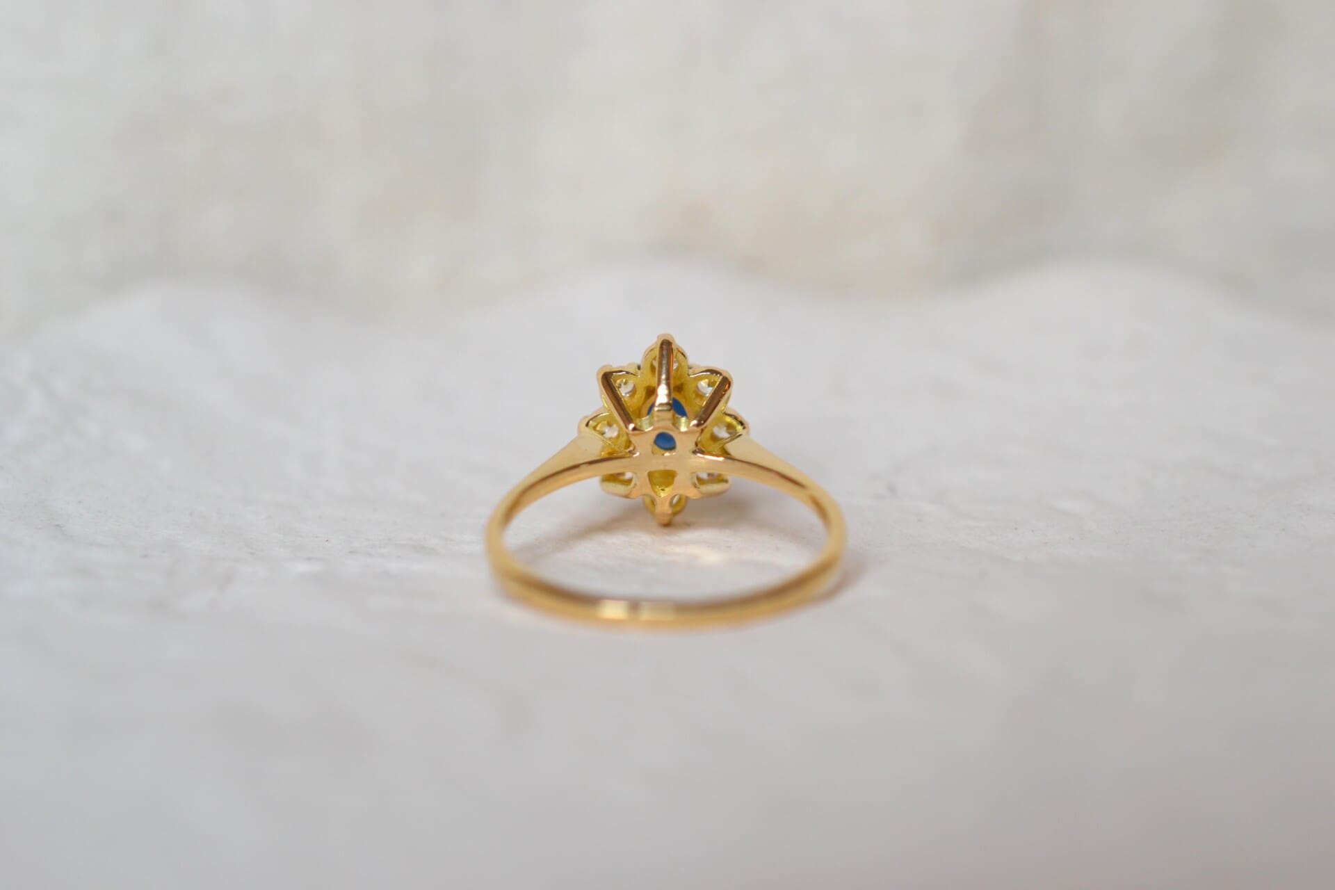 Bague Marguerite Saphir entourage Oxydes