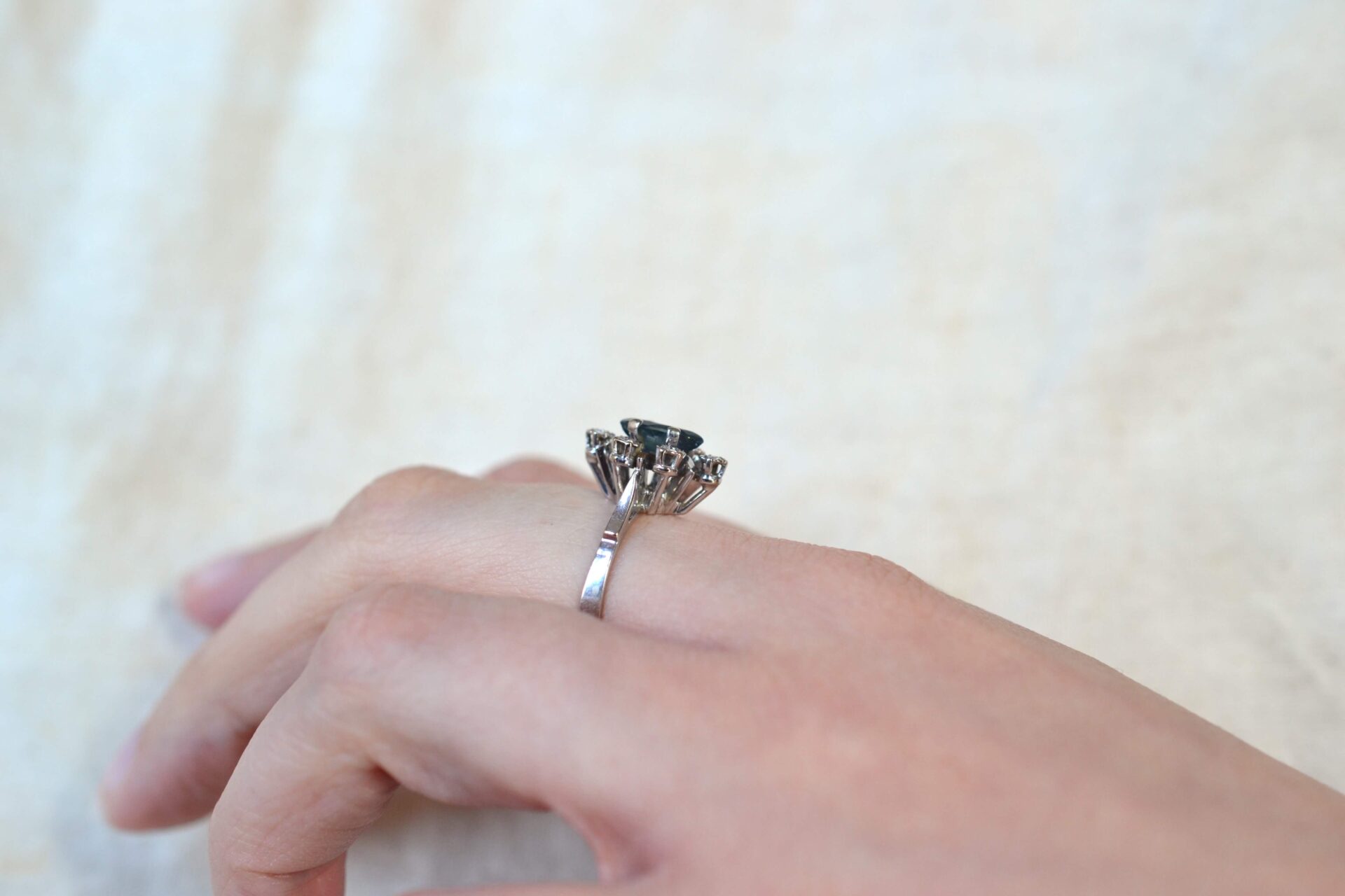 Bague Marguerite Saphir et Moissanites