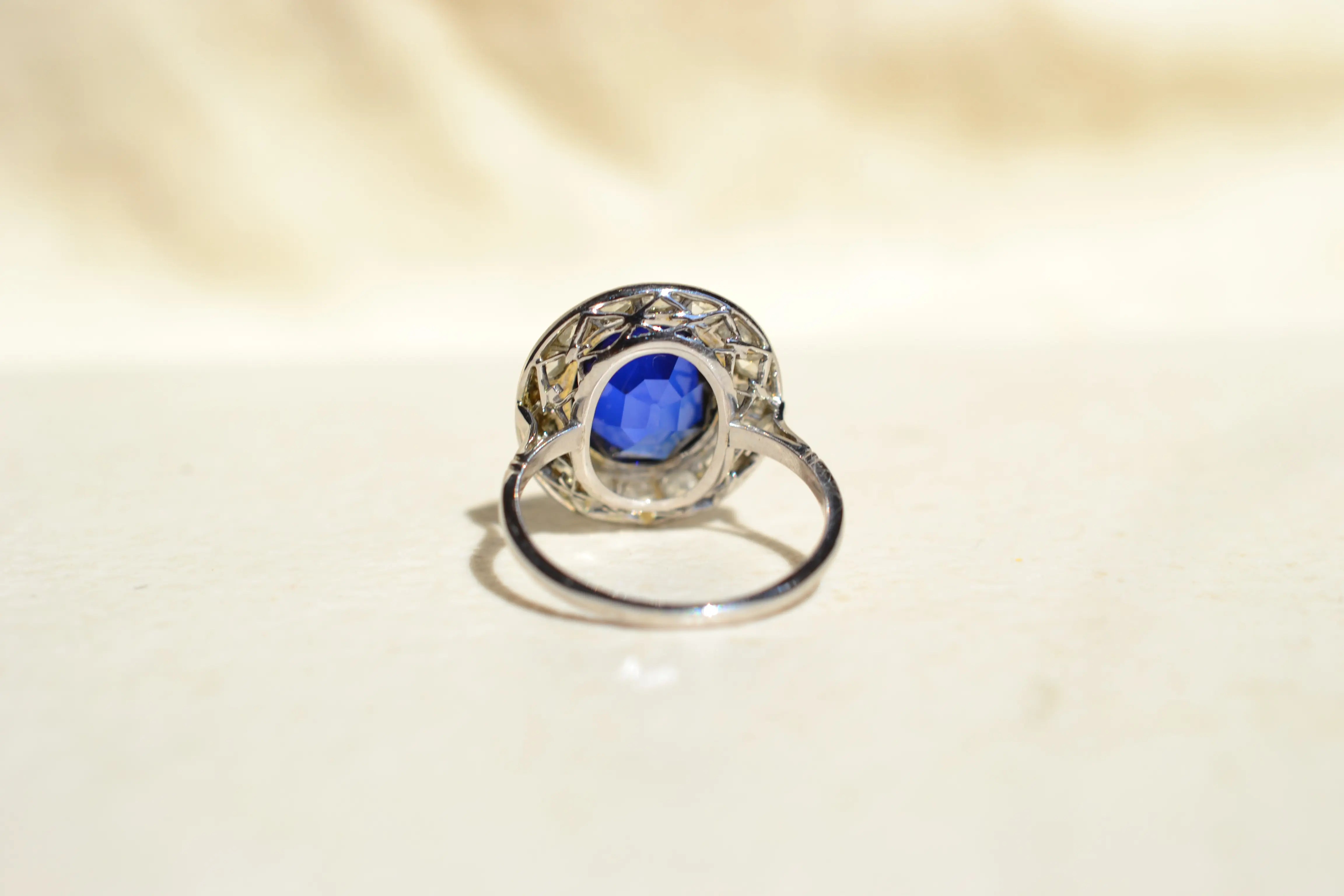 Bague Art Déco Diamants et Saphir Verneuil