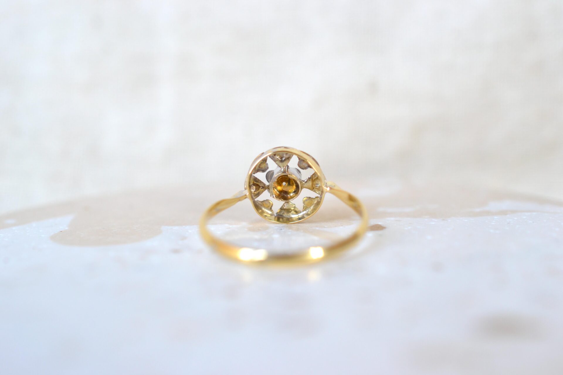 Bague ajourée motifs fleurs