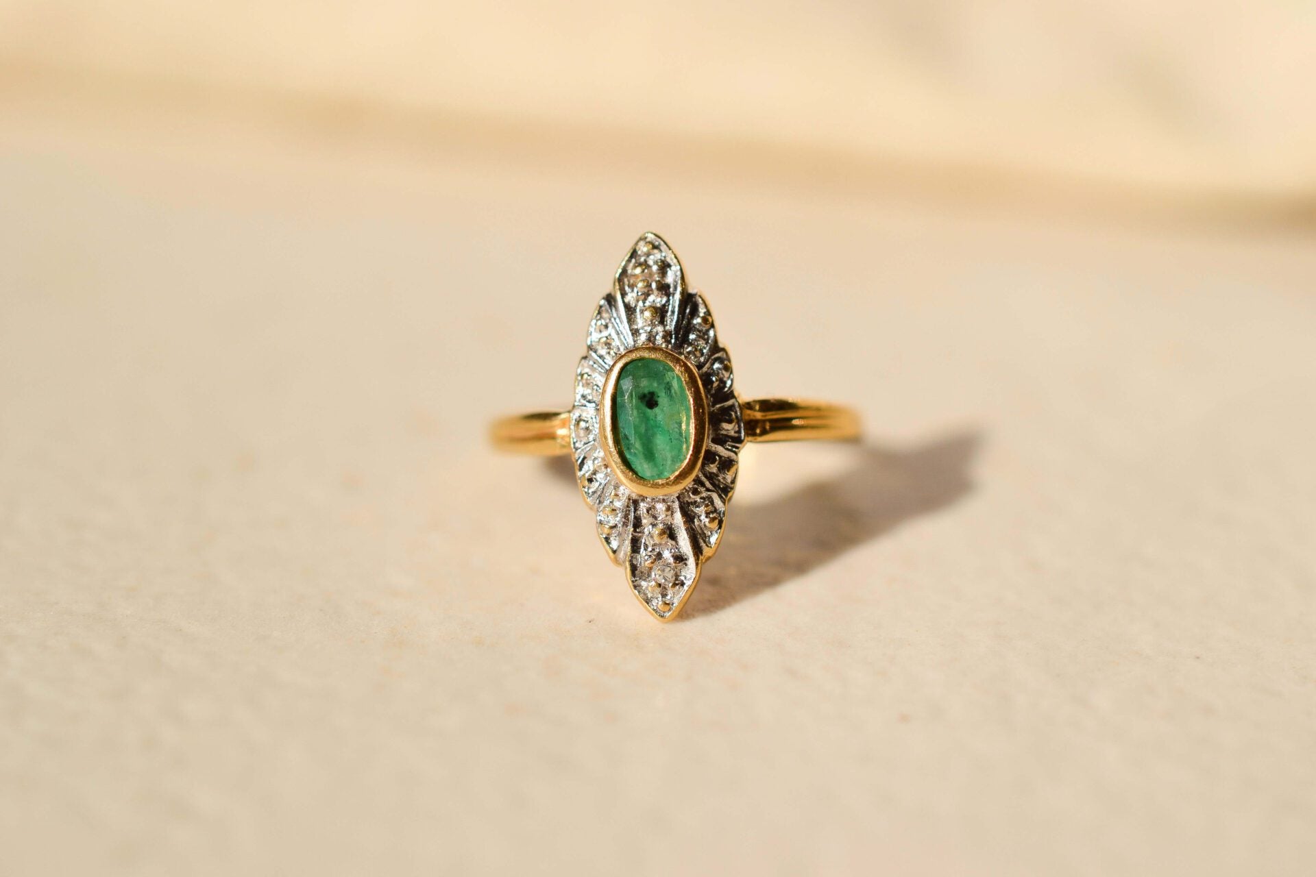 Bague marquise émeraude Diamants