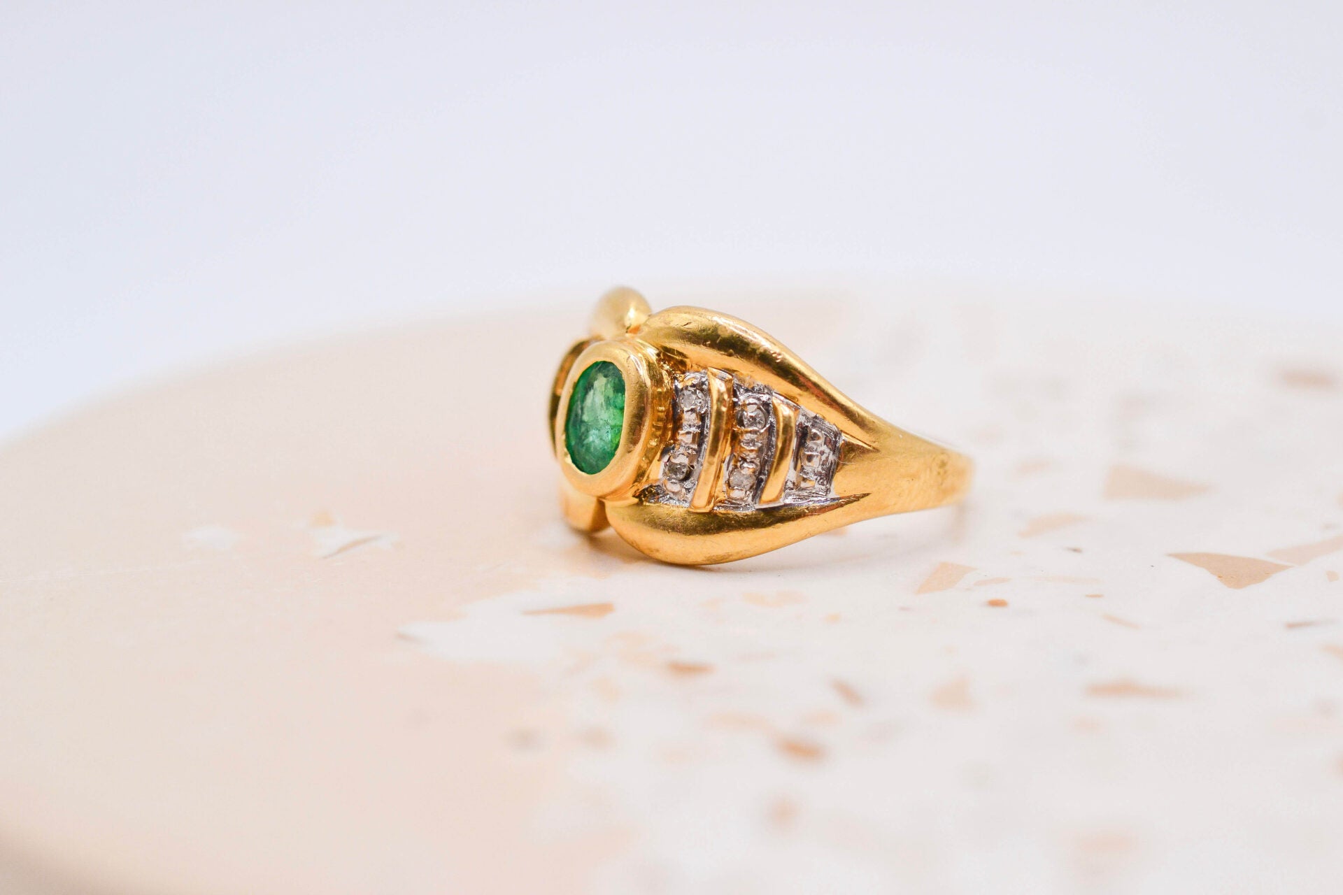 Bague nœud Emeraude Diamants
