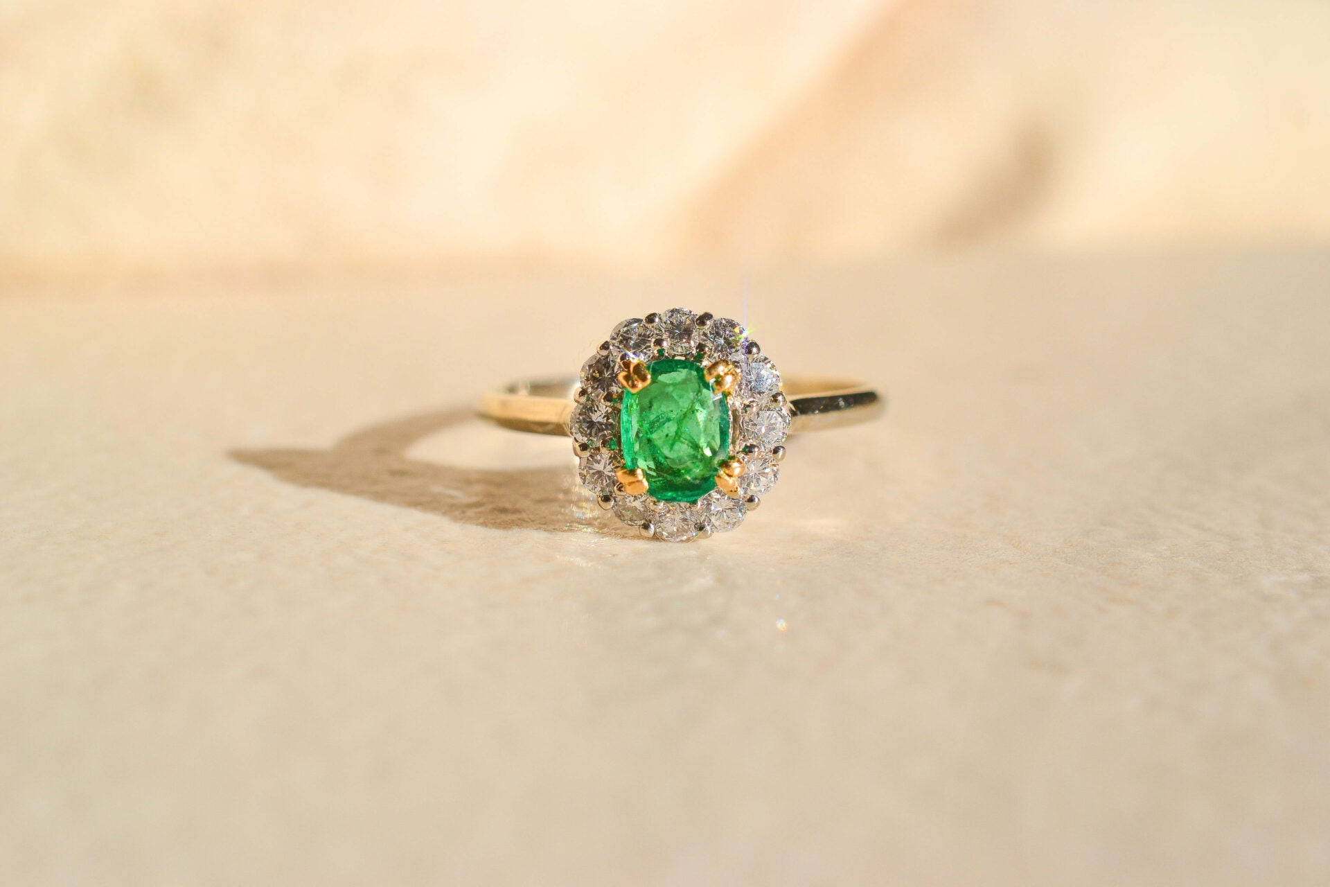 Bague Marguerite Emeraude Moissanite