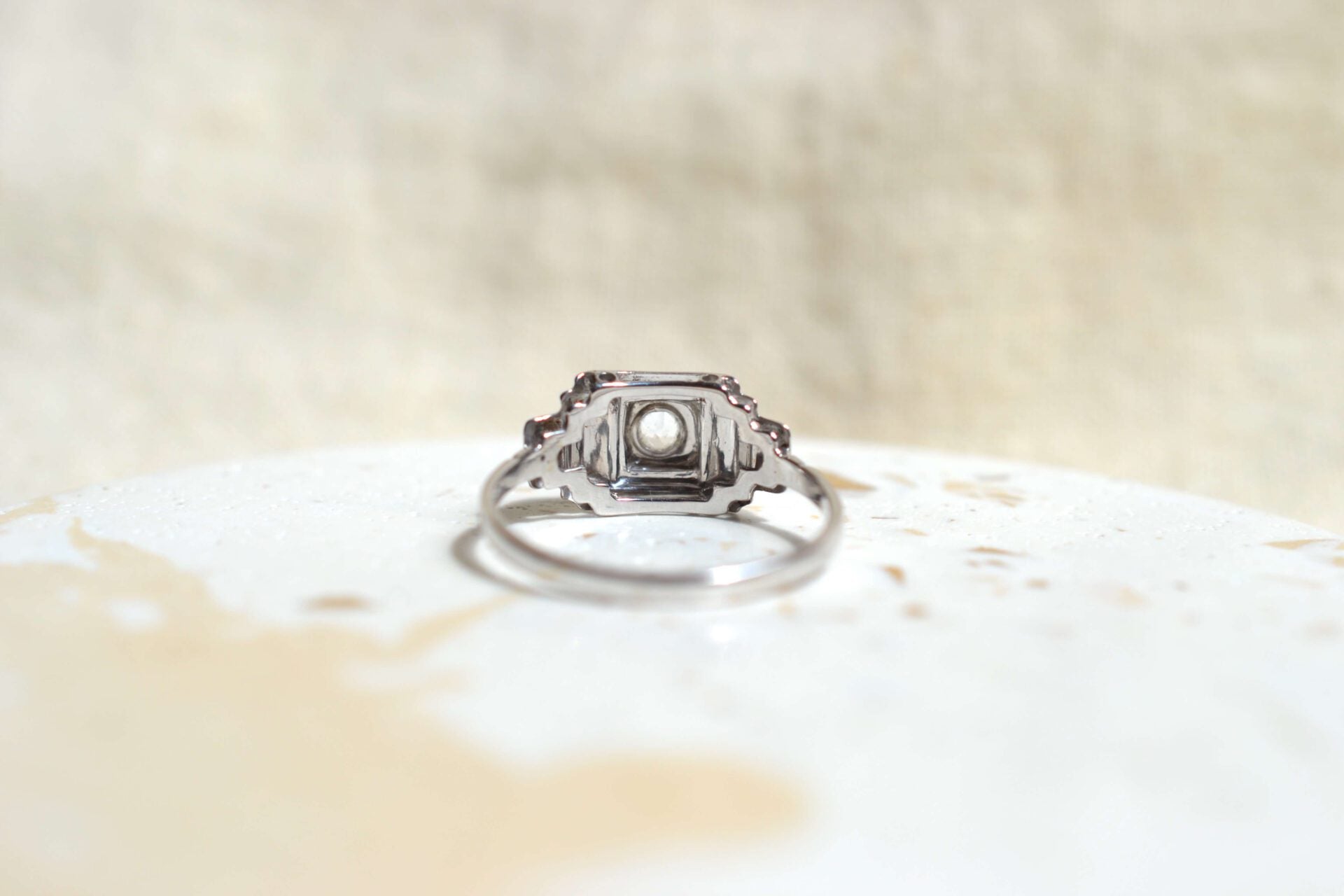 Bague Art Déco rétro moderniste oxyde monture carrée