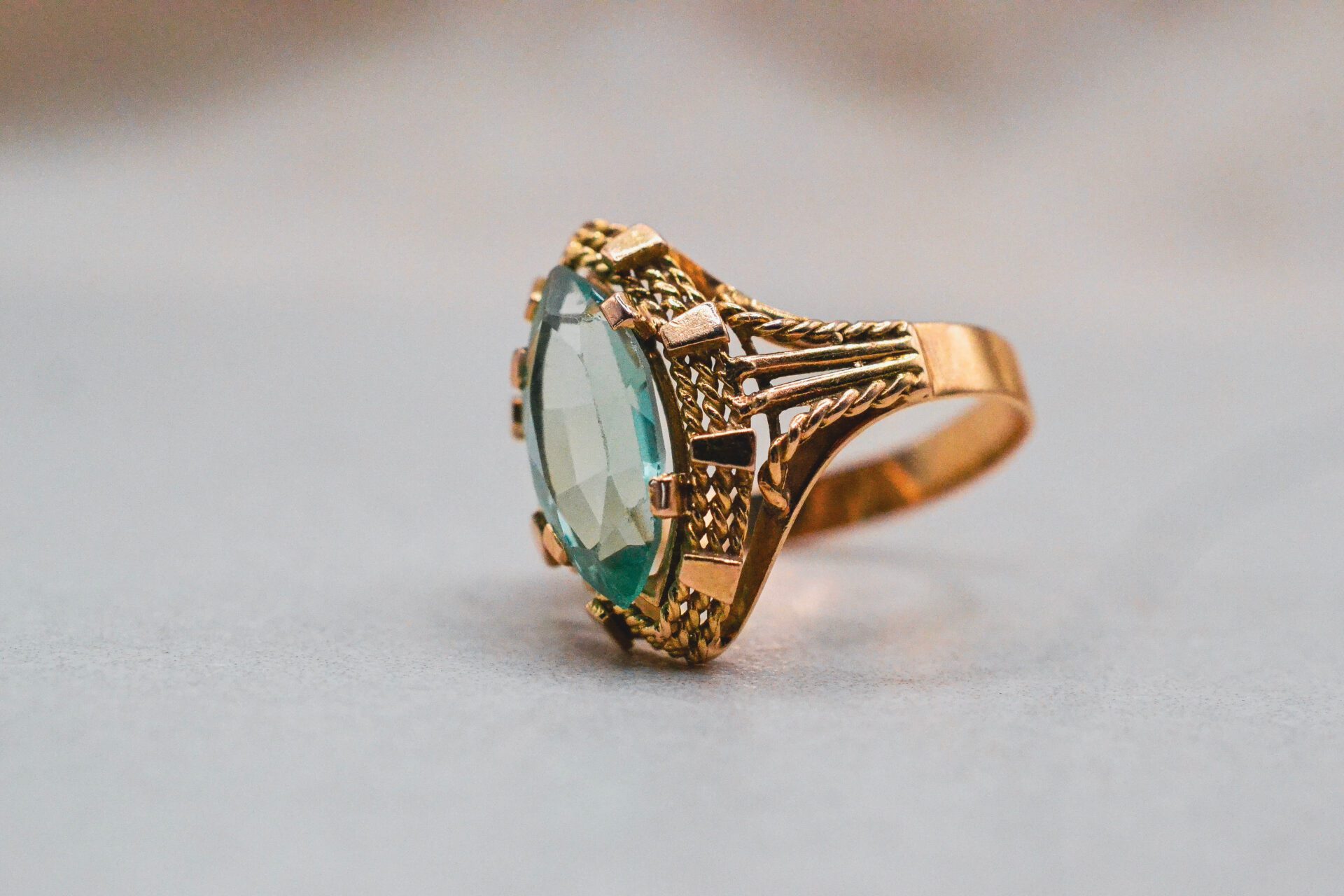 Bague Spinelle synthétique navette