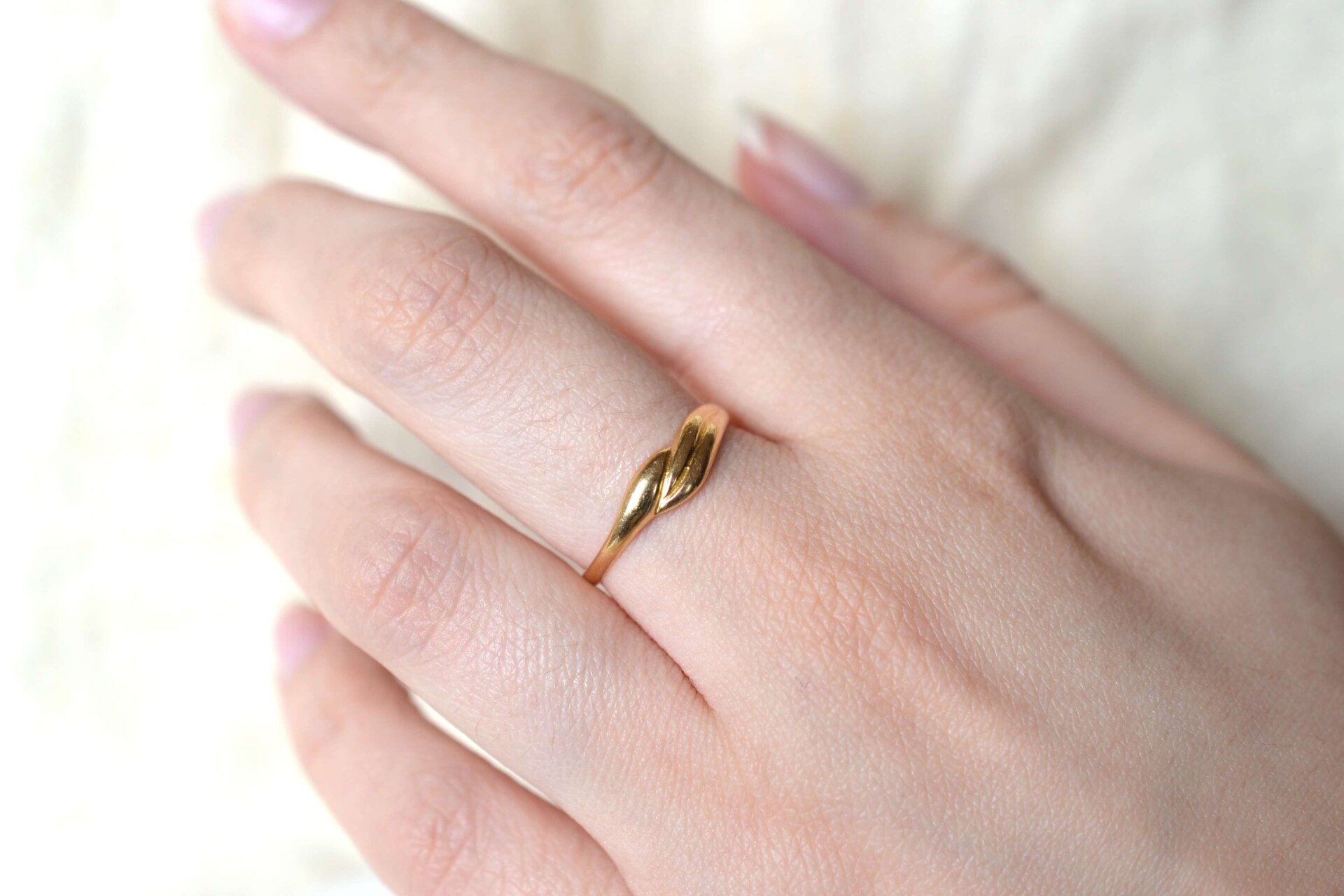 Bague torsadée rainure