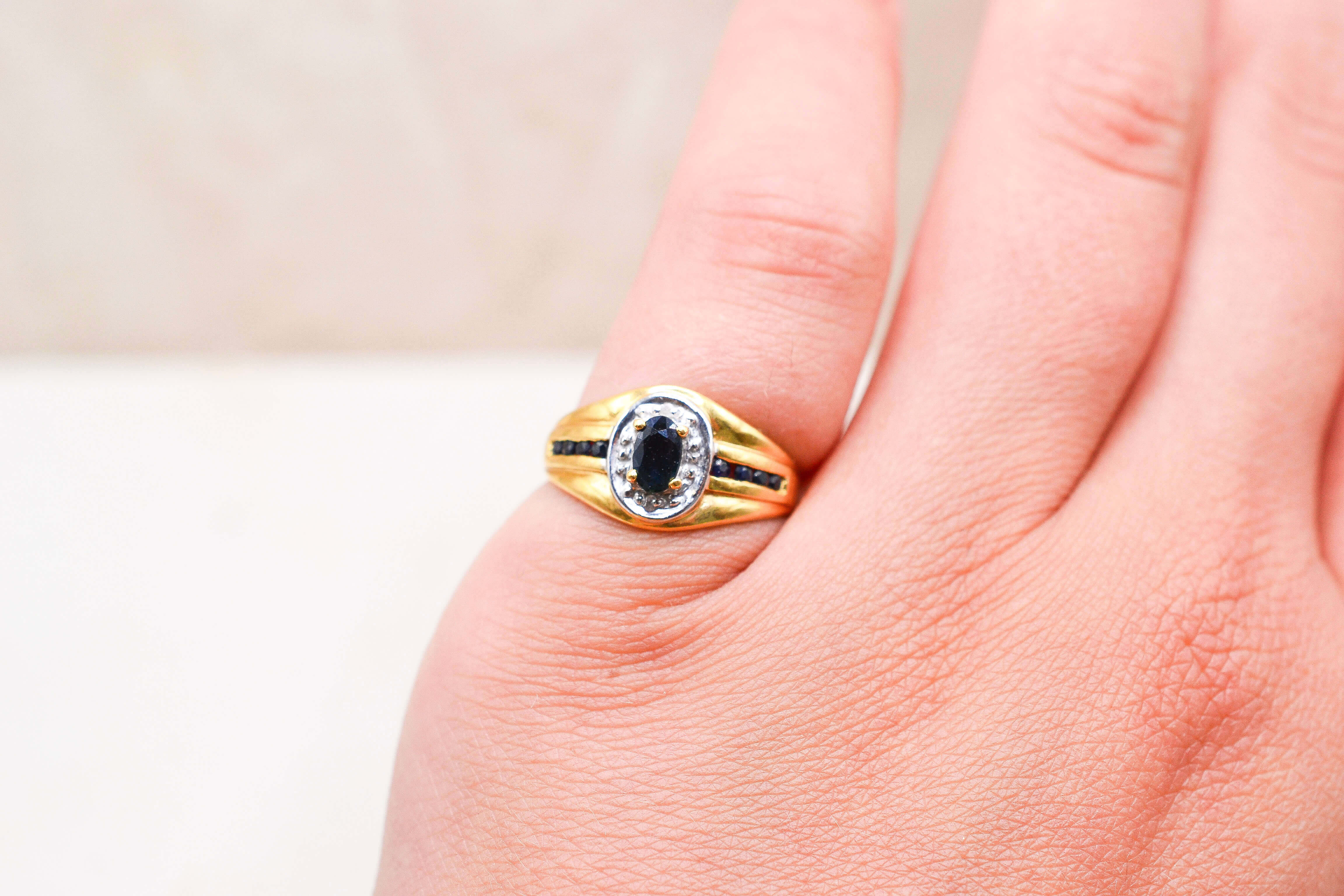 Bague style chevalière Saphir Diamants