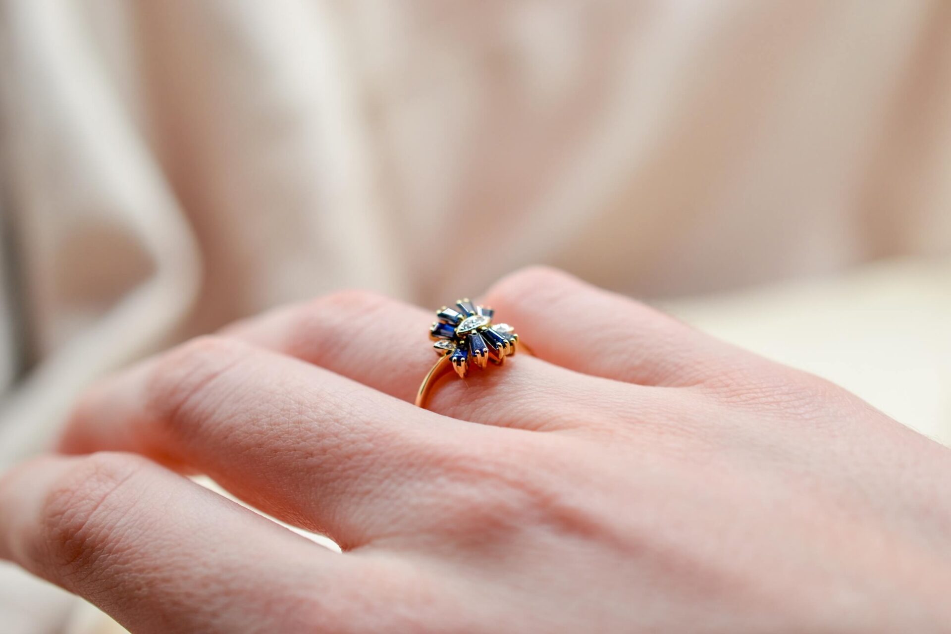 Bague Or jaune Saphirs trapèze et Diamants