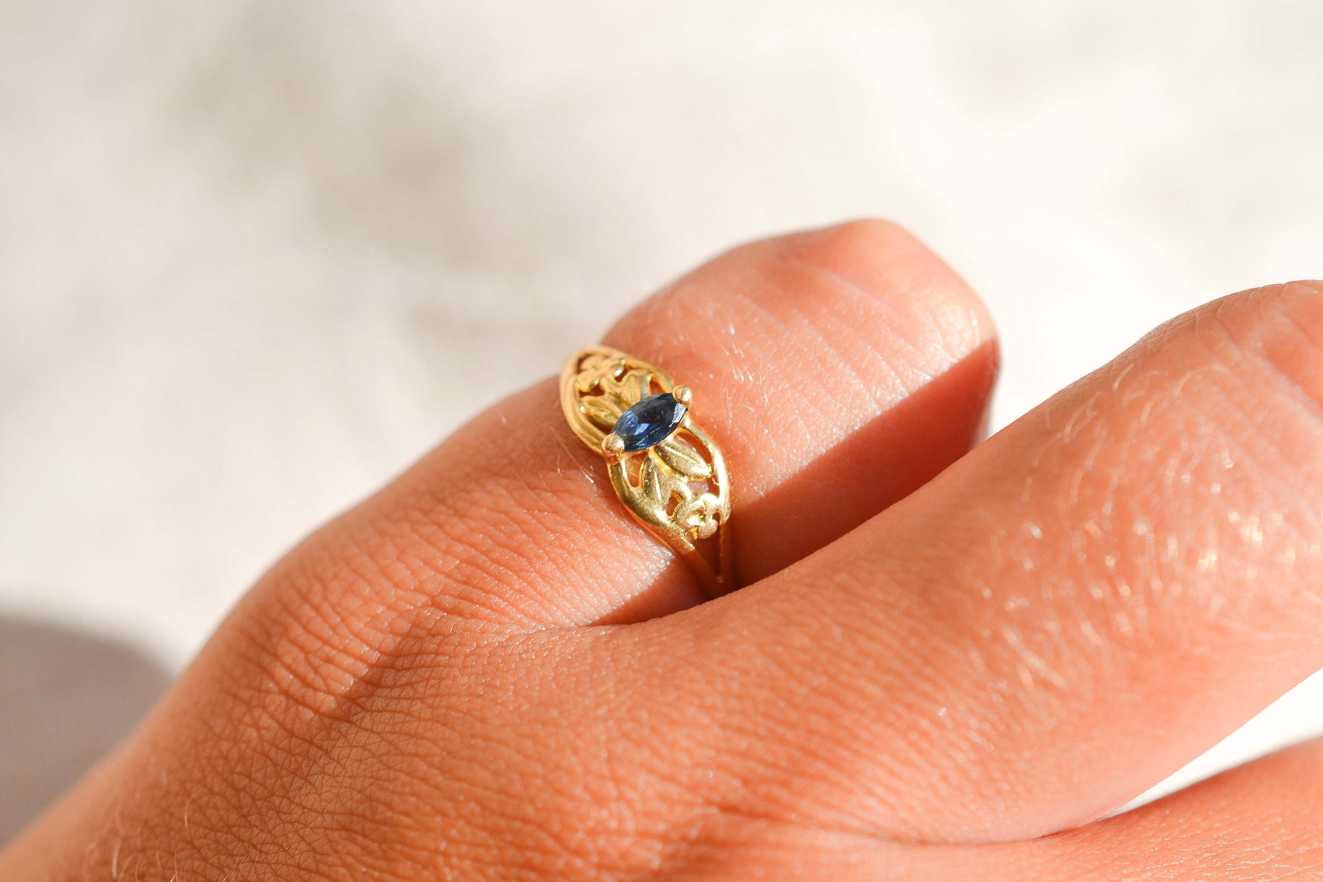 Bague filigane Saphir taille navette