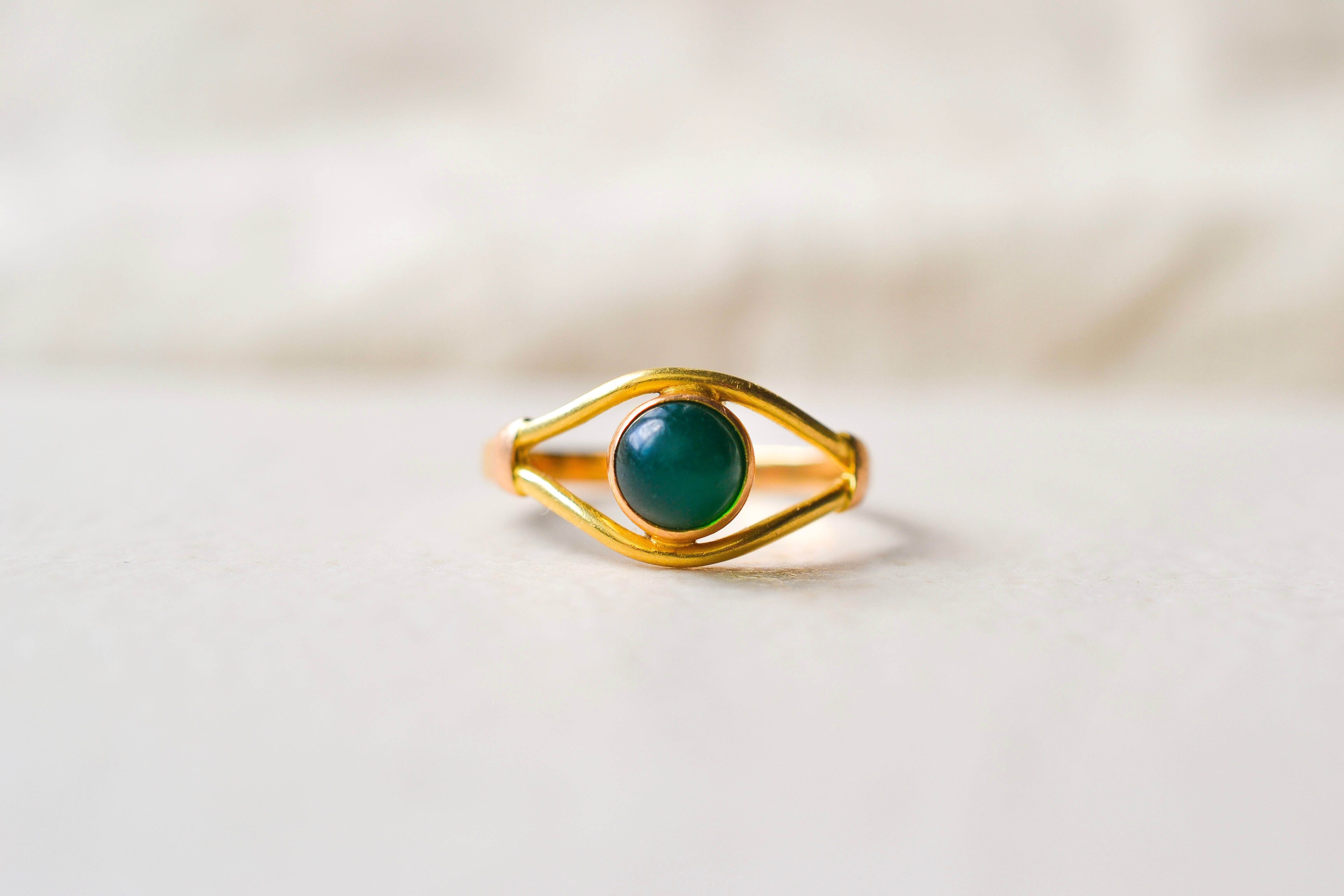 Bague cabochon vert