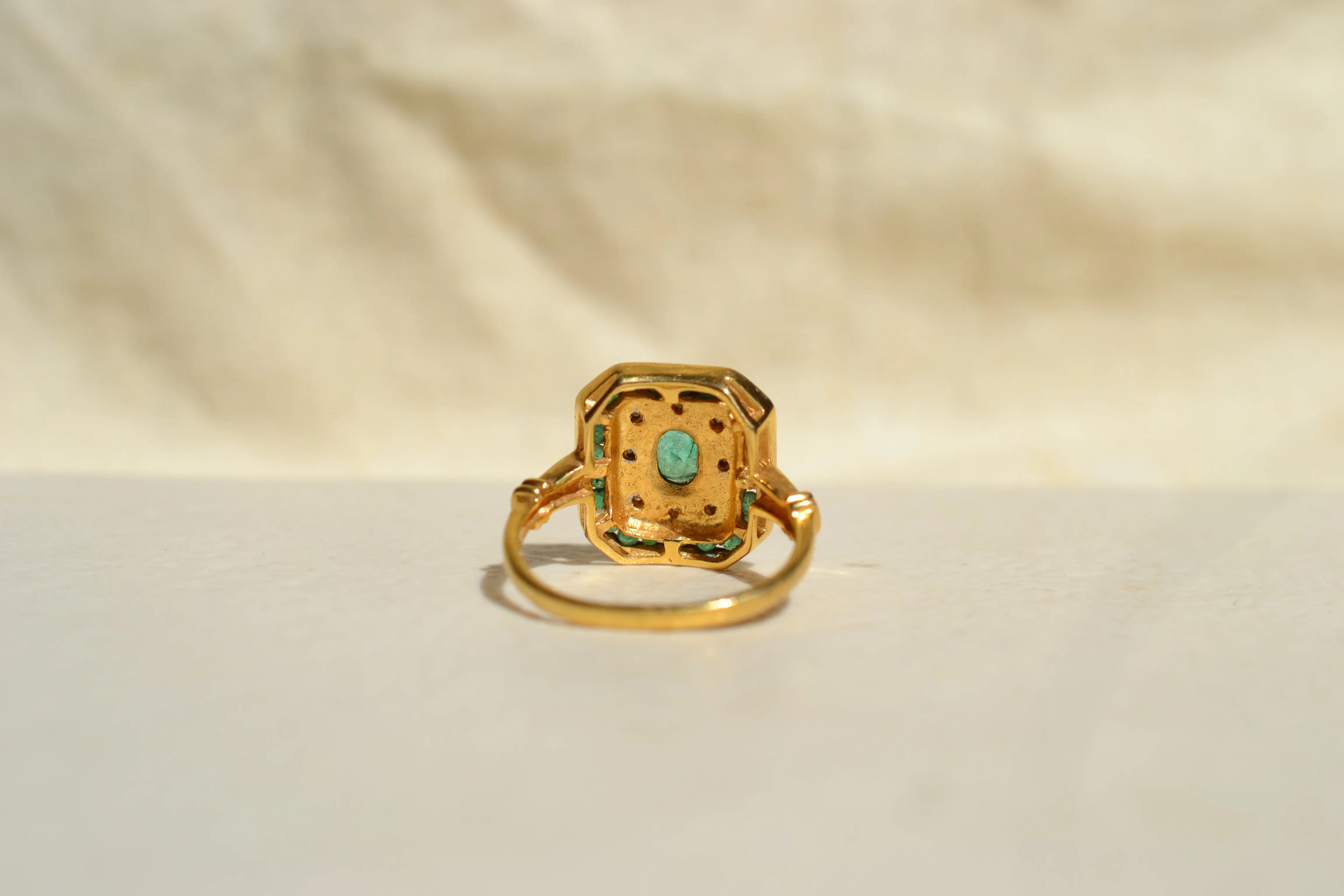 Bague octogonale Emeraudes et roses de Diamants