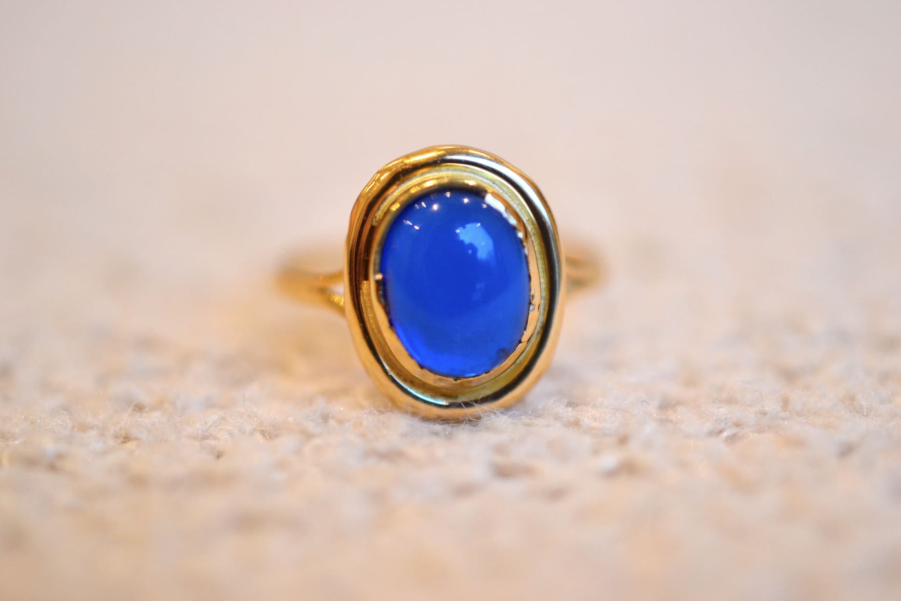 Bague ovale pierre bleue