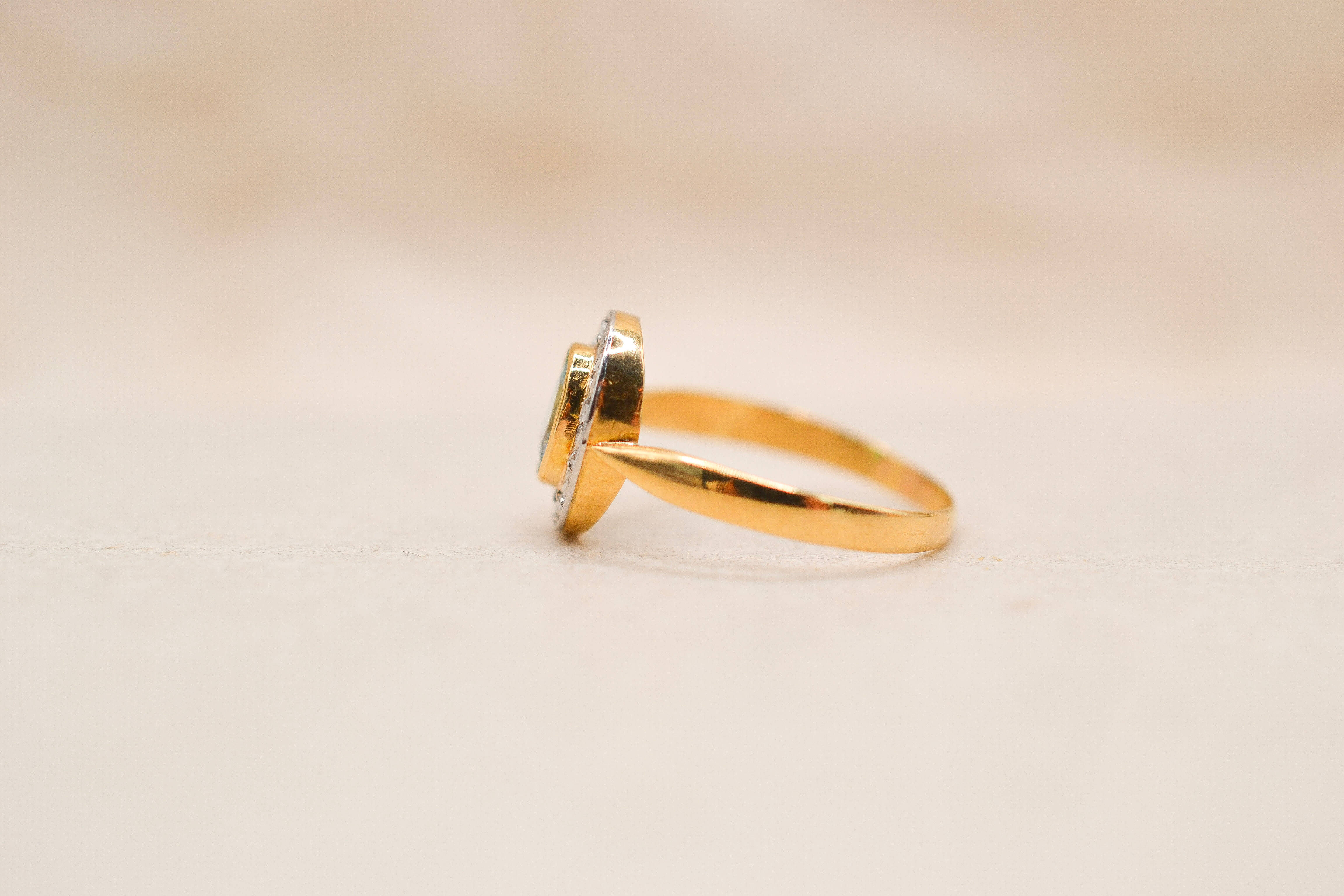 Bague Ovale Doublet Grenat & Diamants