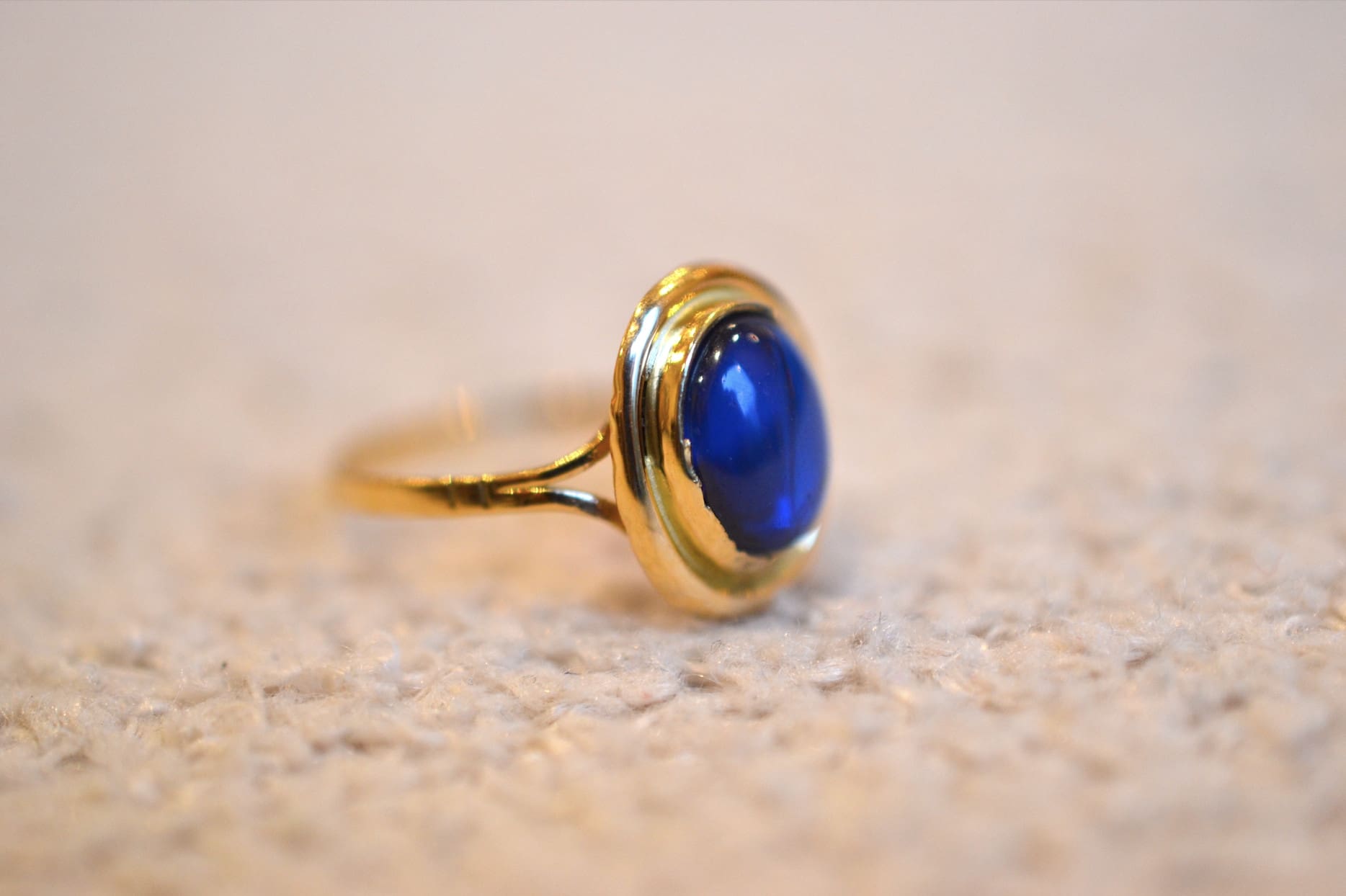 Bague ovale pierre bleue