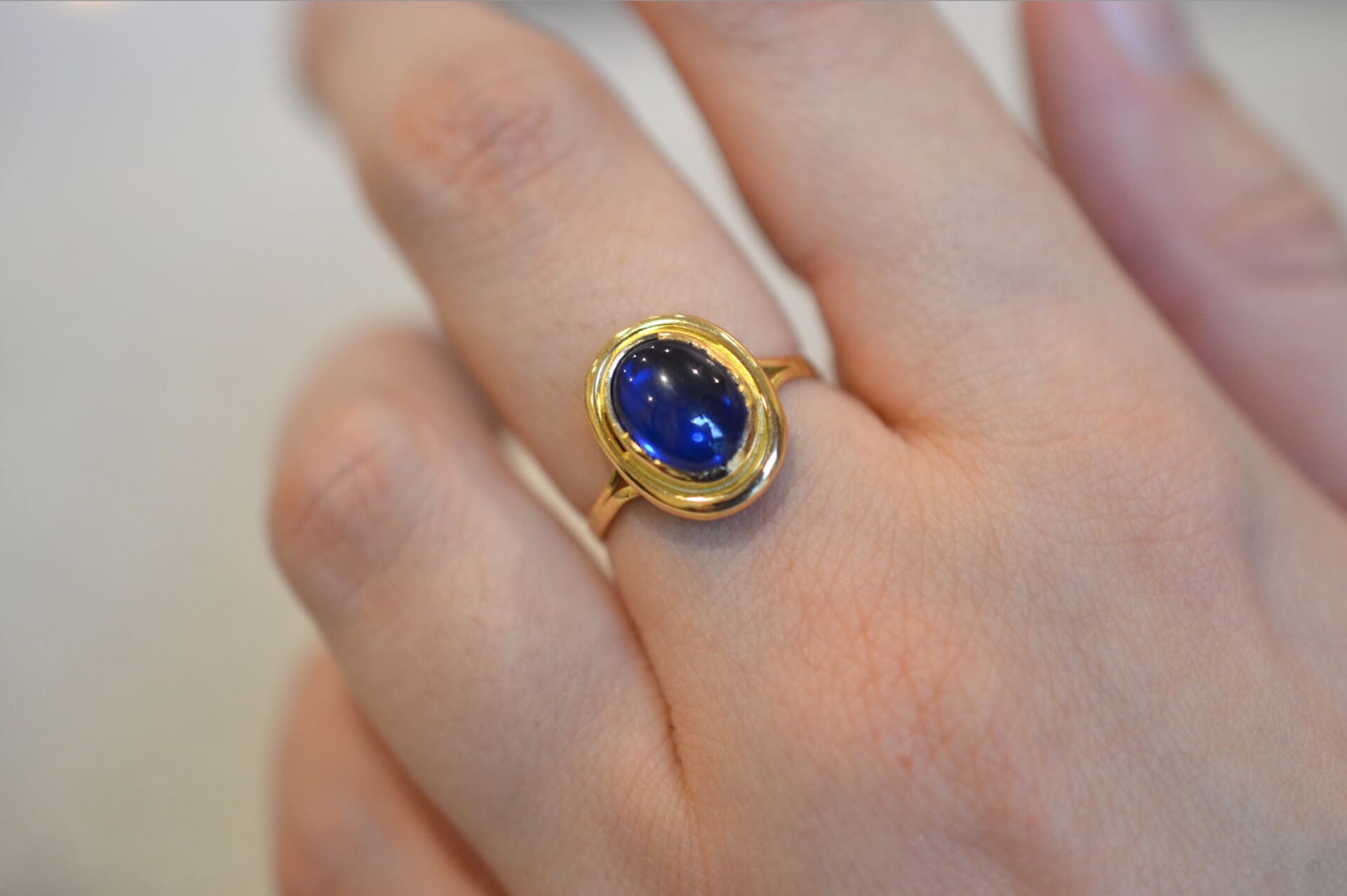 Bague ovale pierre bleue