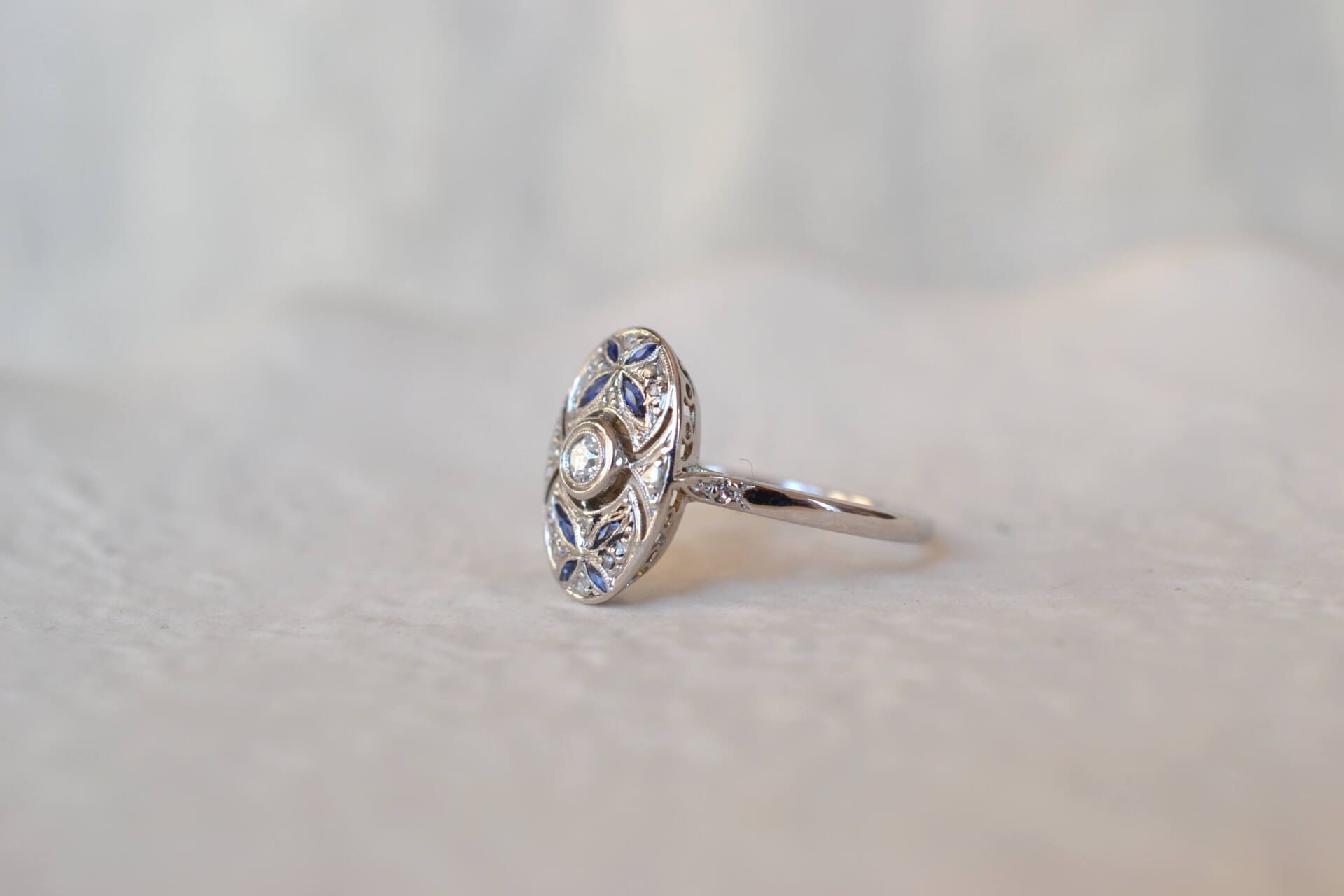 Bague ovale ajourée Saphirs et Diamants
