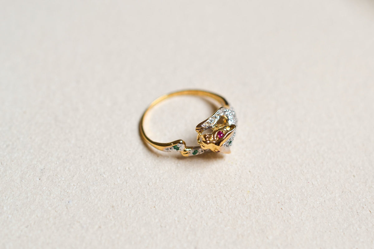 bague-panthere-en-or-jaune-et-or-blanc-18-carats-sertie-de-rubis-emeraudes-et-diamants-bague-cadeau-femme