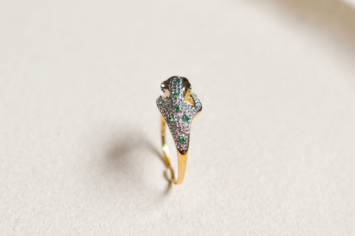 bague-panthere-en-or-jaune-et-or-blanc-18-carats-sertie-de-rubis-emeraudes-et-diamants-bague-eco-responsable