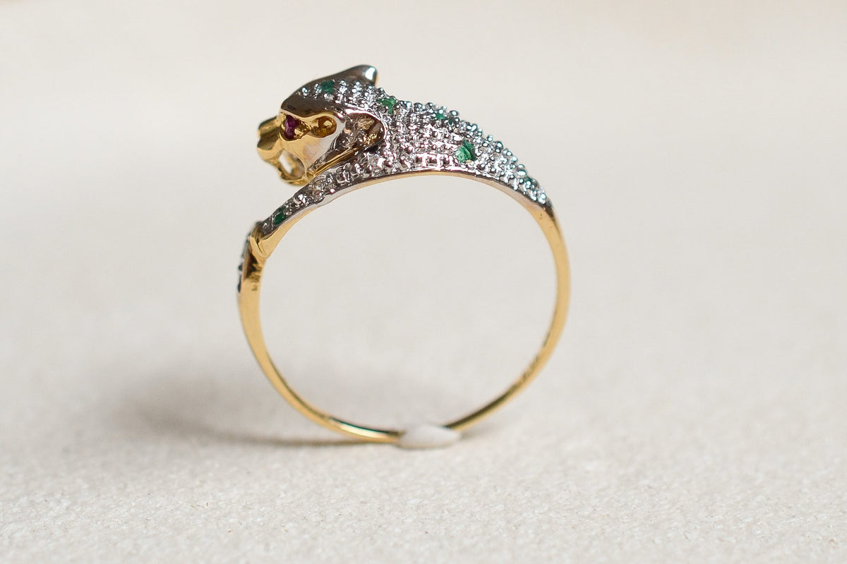 bague-panthere-en-or-jaune-et-or-blanc-18-carats-sertie-de-rubis-emeraudes-et-diamants-bague-retro