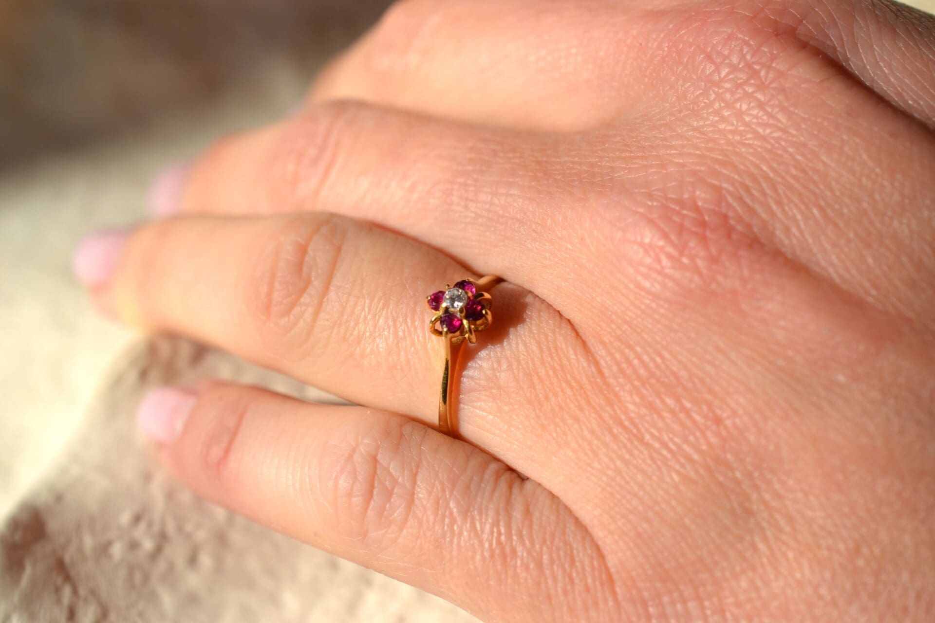 Bague petite fleur Rubis et Diamant