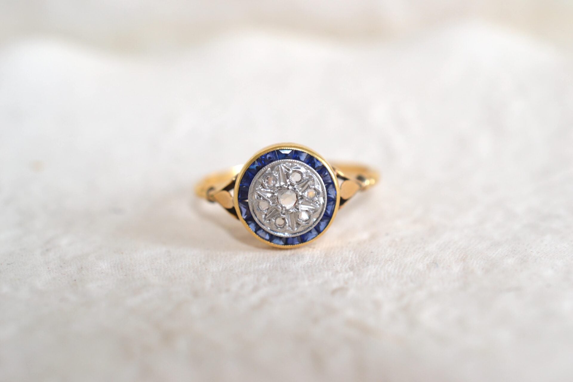 Bague ronde Art Déco Saphirs Diamants