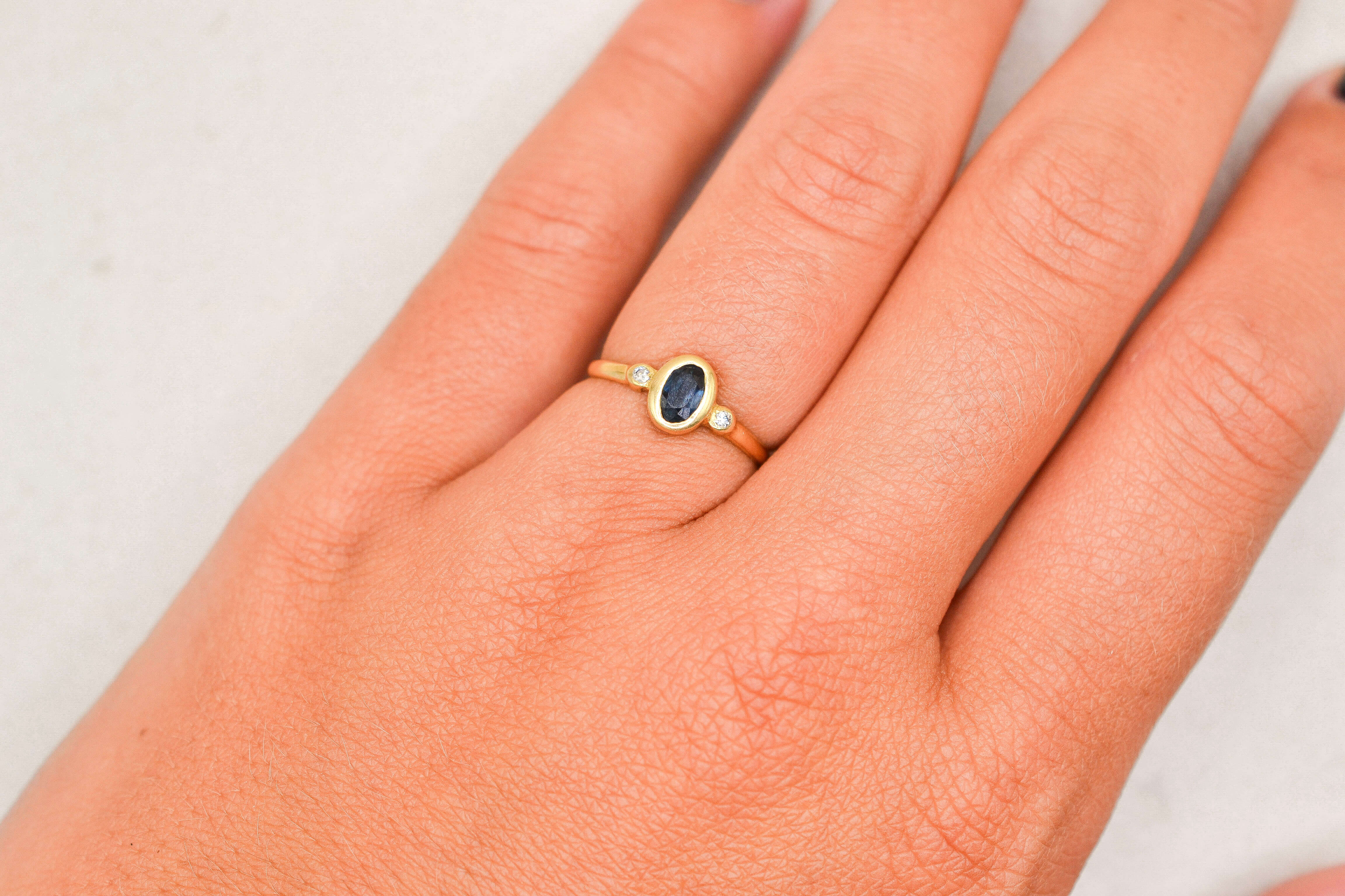 Bague Saphir oval et Diamants