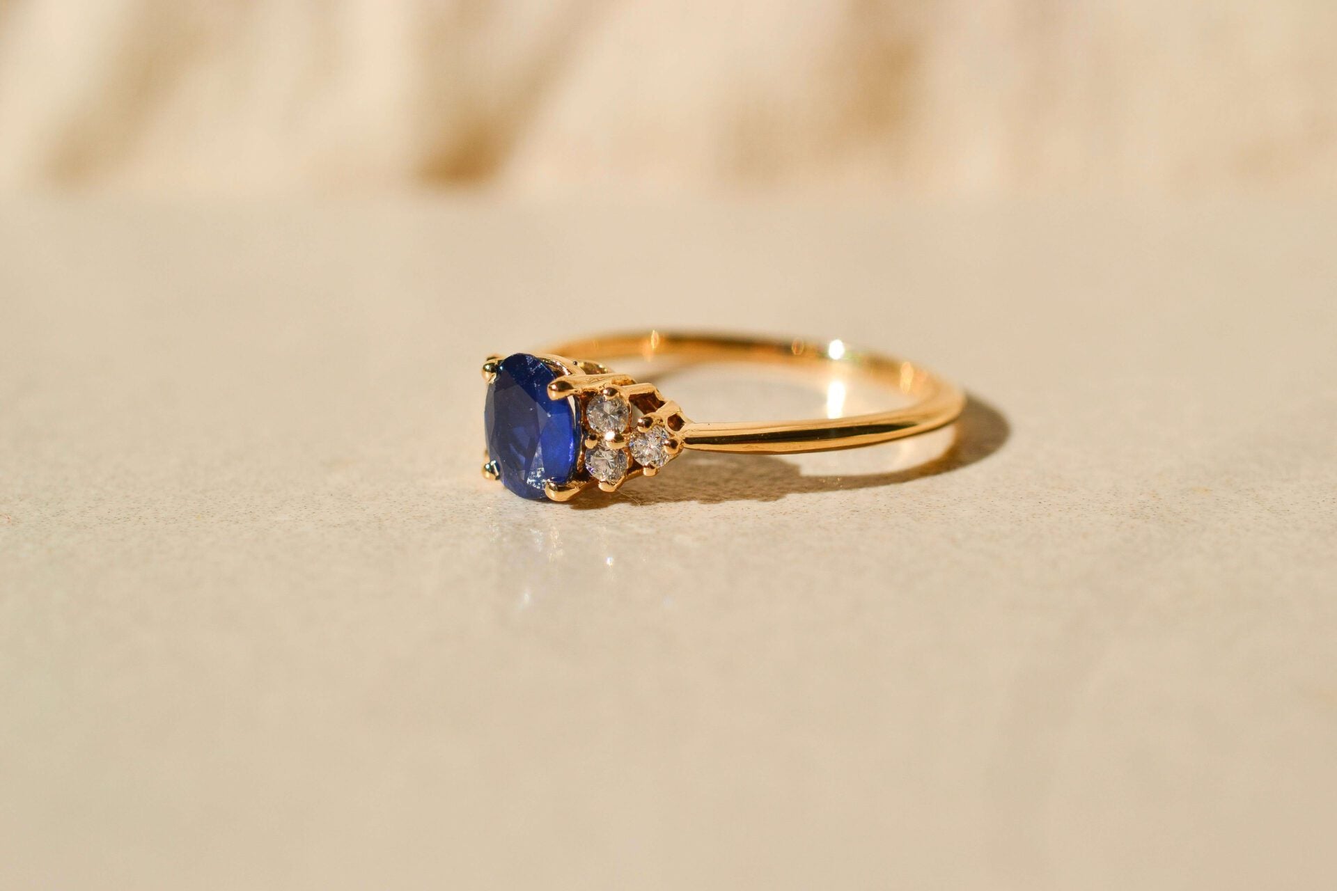 Bague Saphir et trios de Diamants
