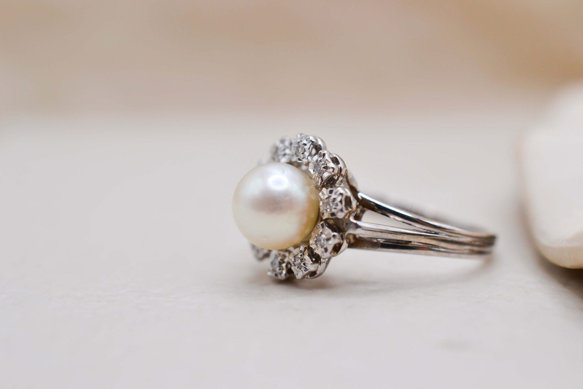 Bague circulaire Perle et Diamants