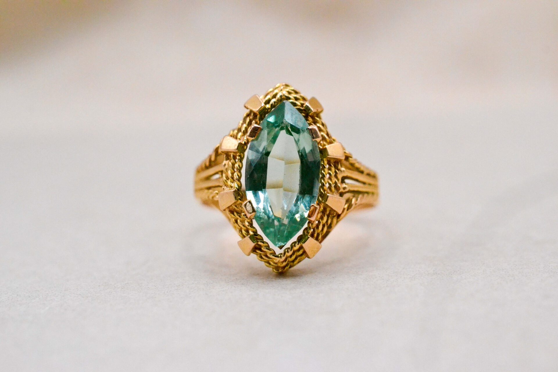 Bague Spinelle synthétique navette