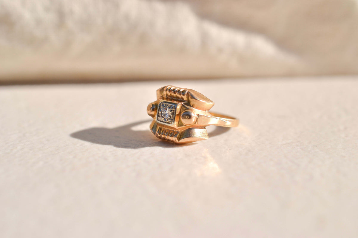 bague-tank-ornee-d-un-diamant-central-bague-vintage