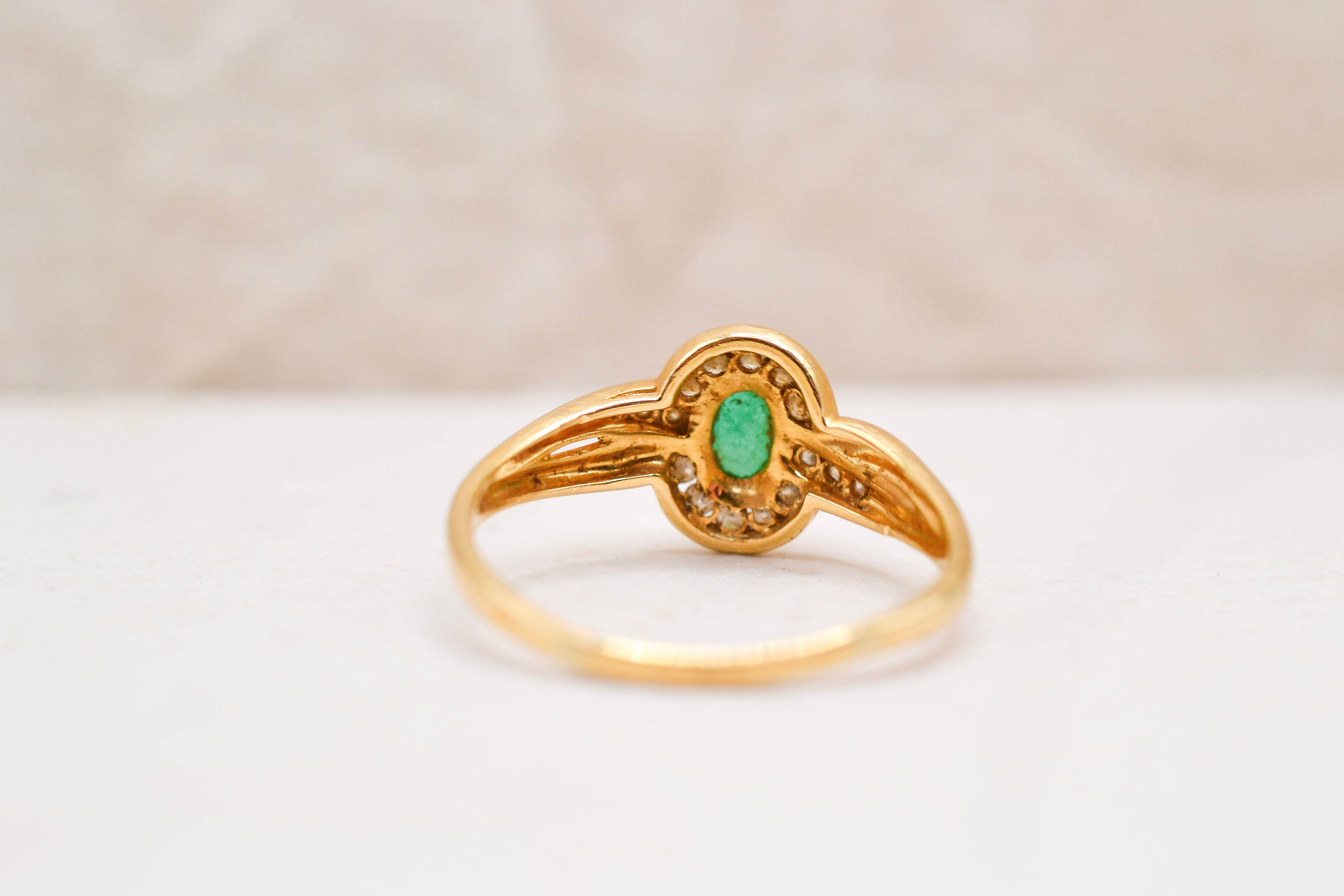 Bague ovale Emeraude et Diamants