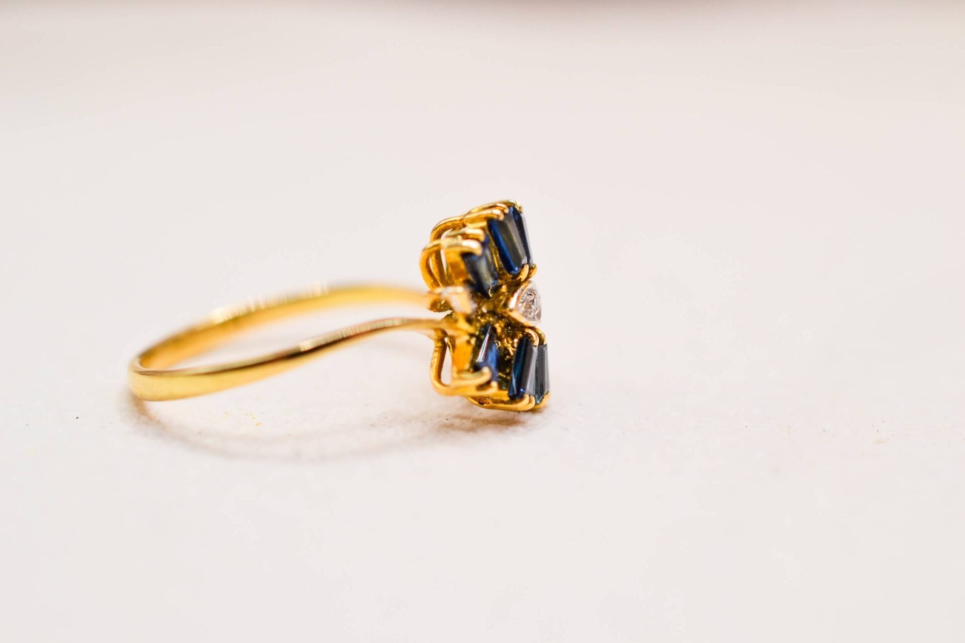Bague Or jaune Saphirs trapèze et Diamants