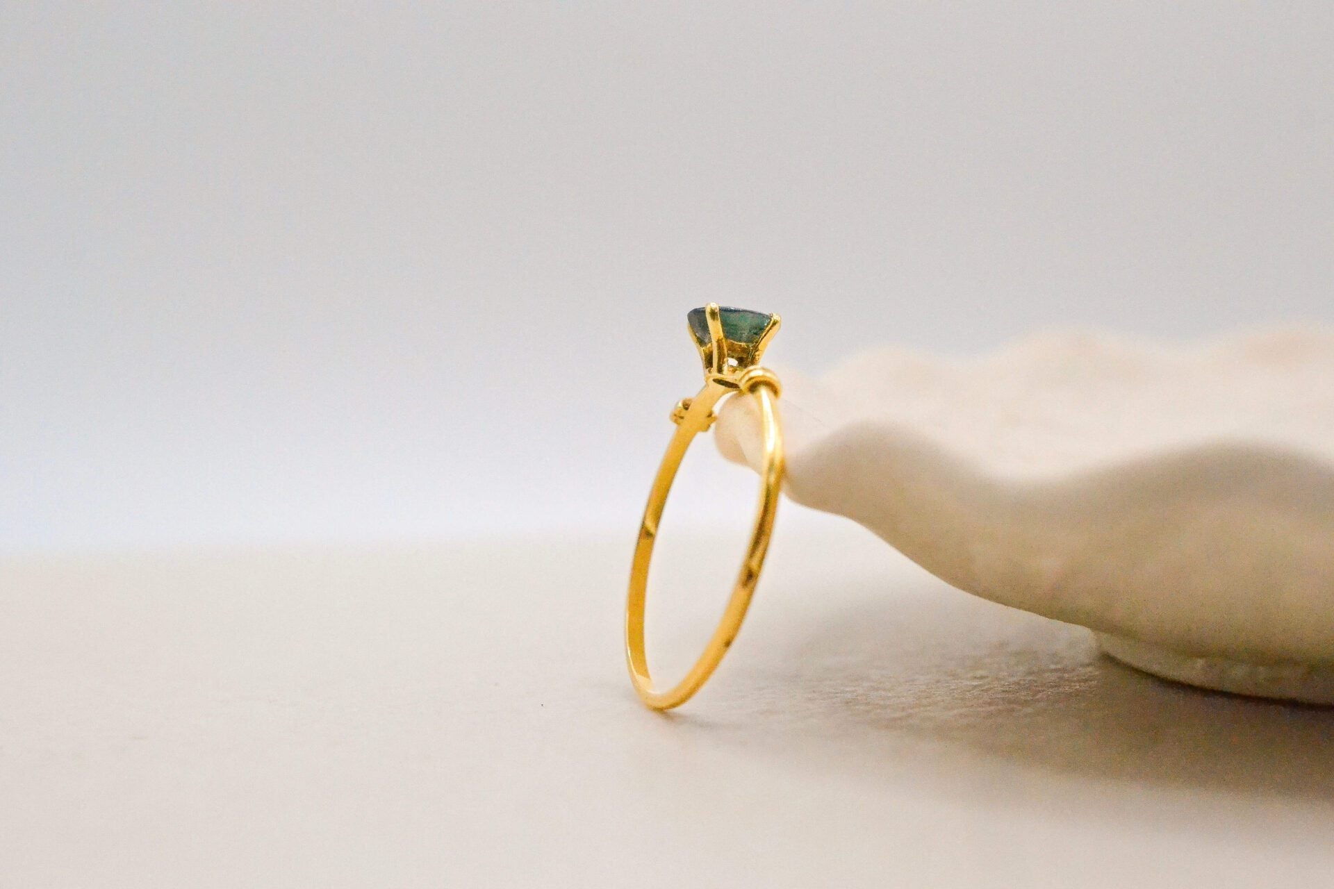 Bague solitaire Or jaune et Saphir