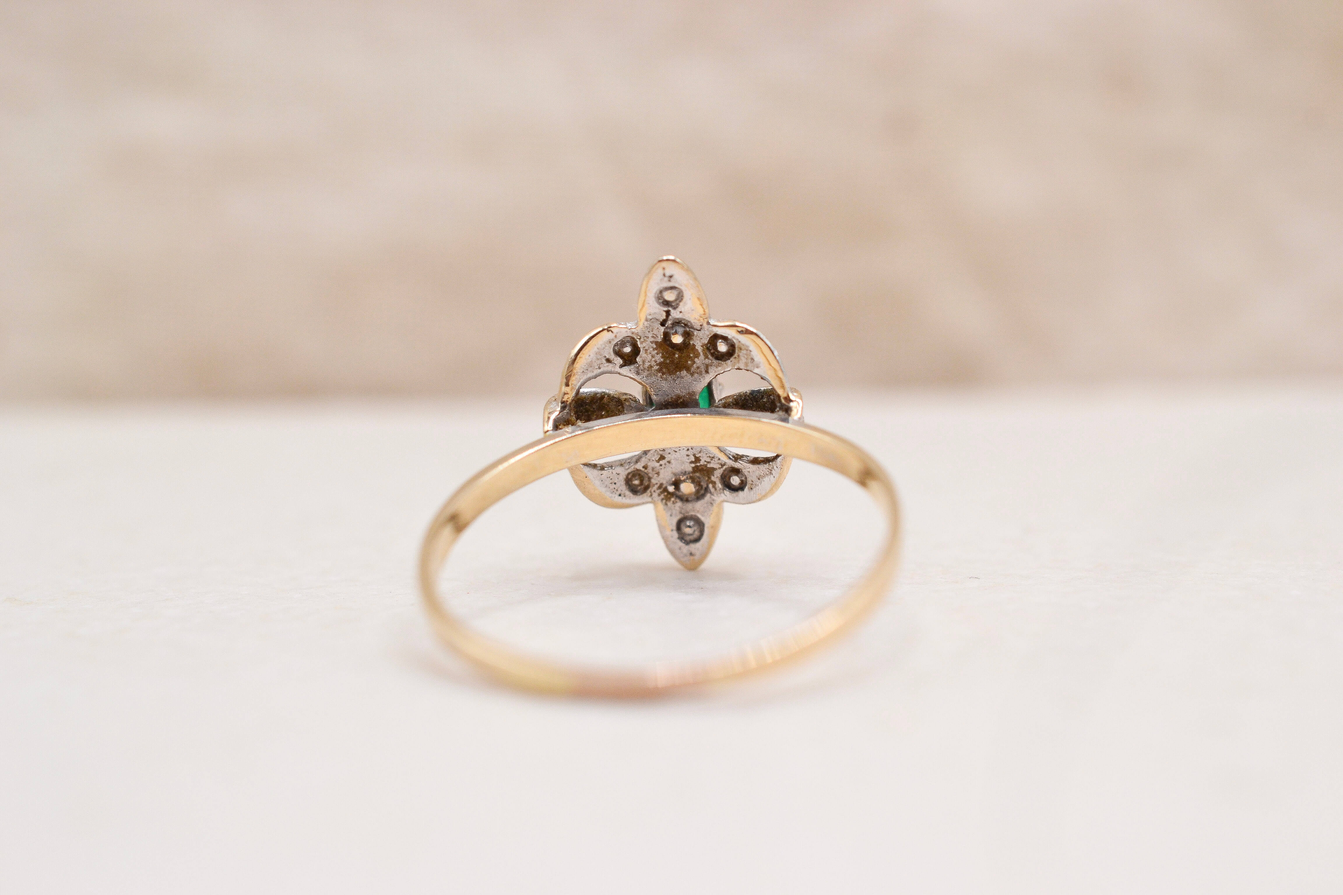 Bague fleur de lys Calcédoine