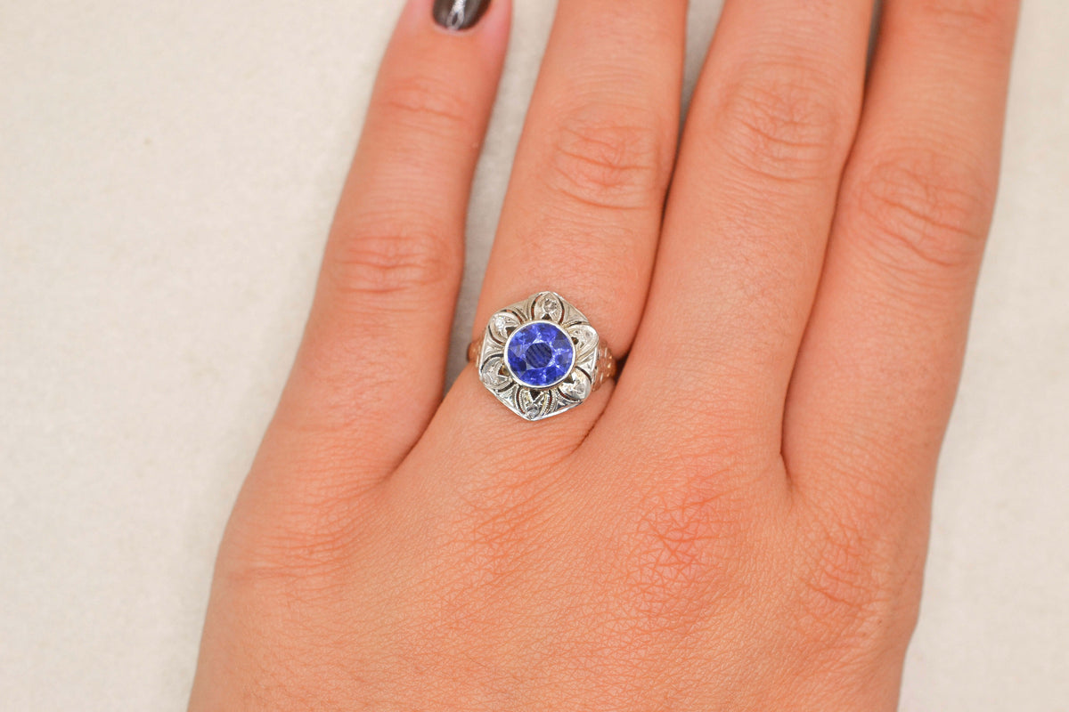 Bague Art Déco Saphir synthétique Diamants