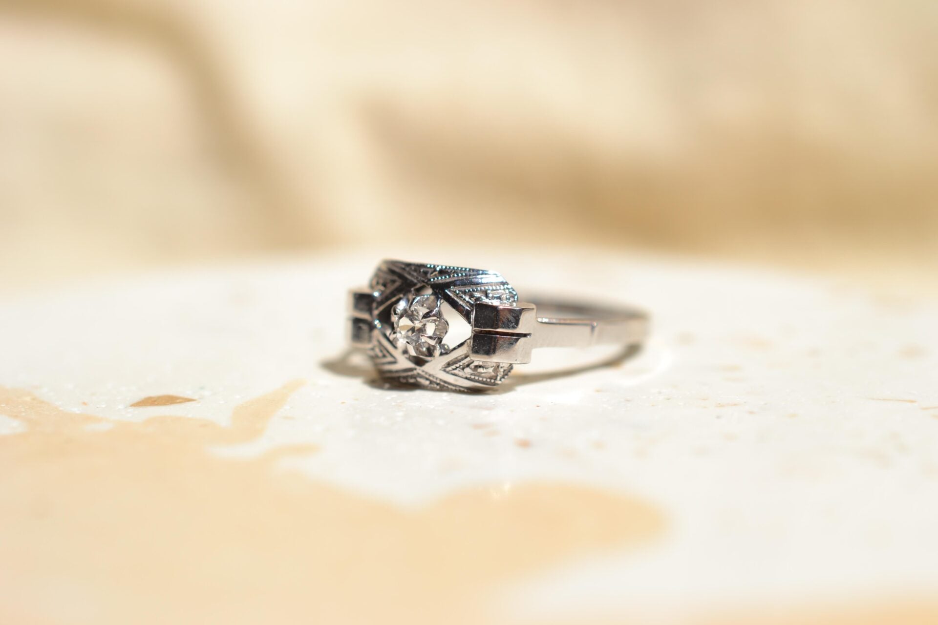Bague Art Déco Oxyde monture ajourée losange