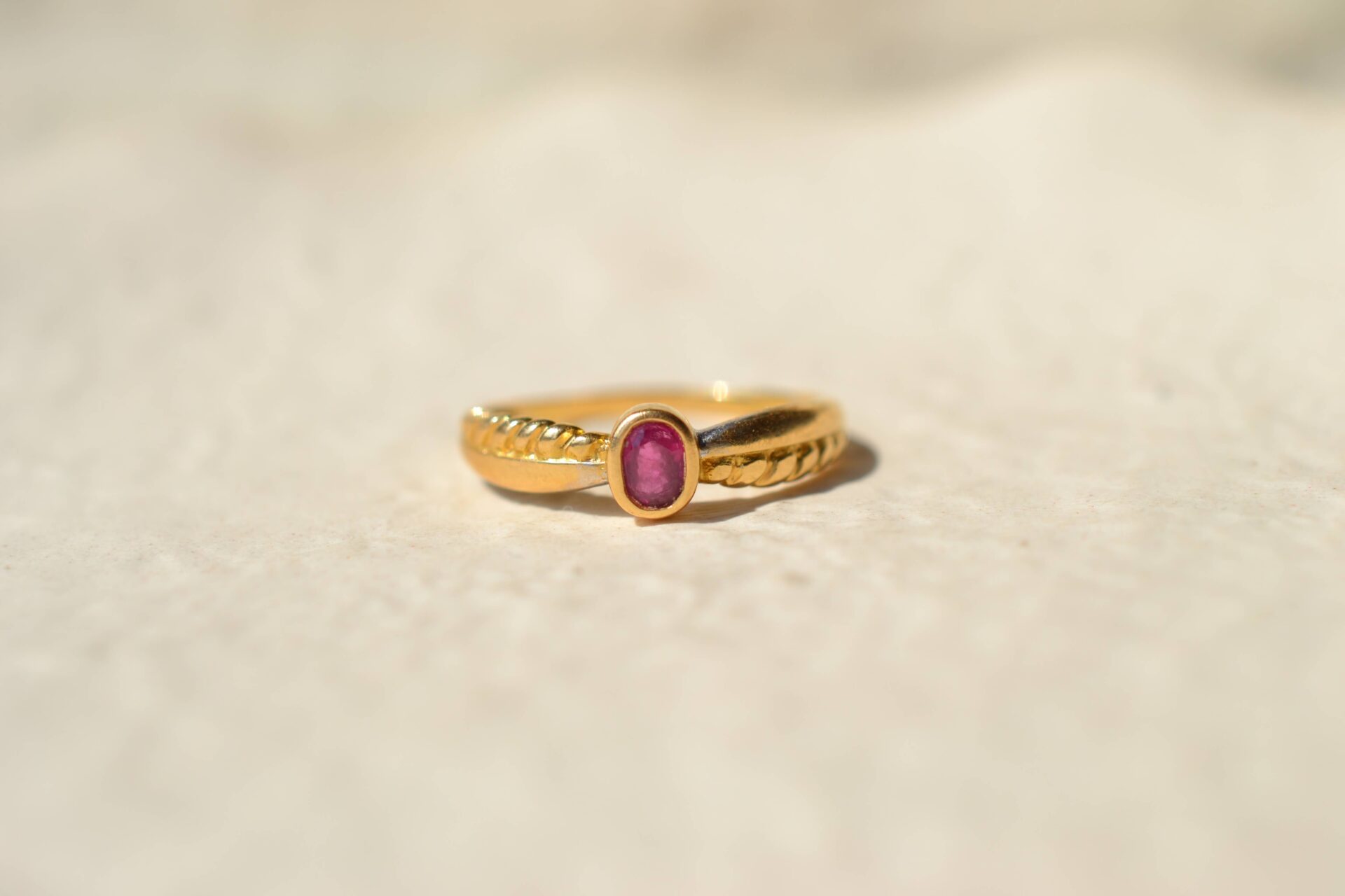 Bague torsadée Rubis