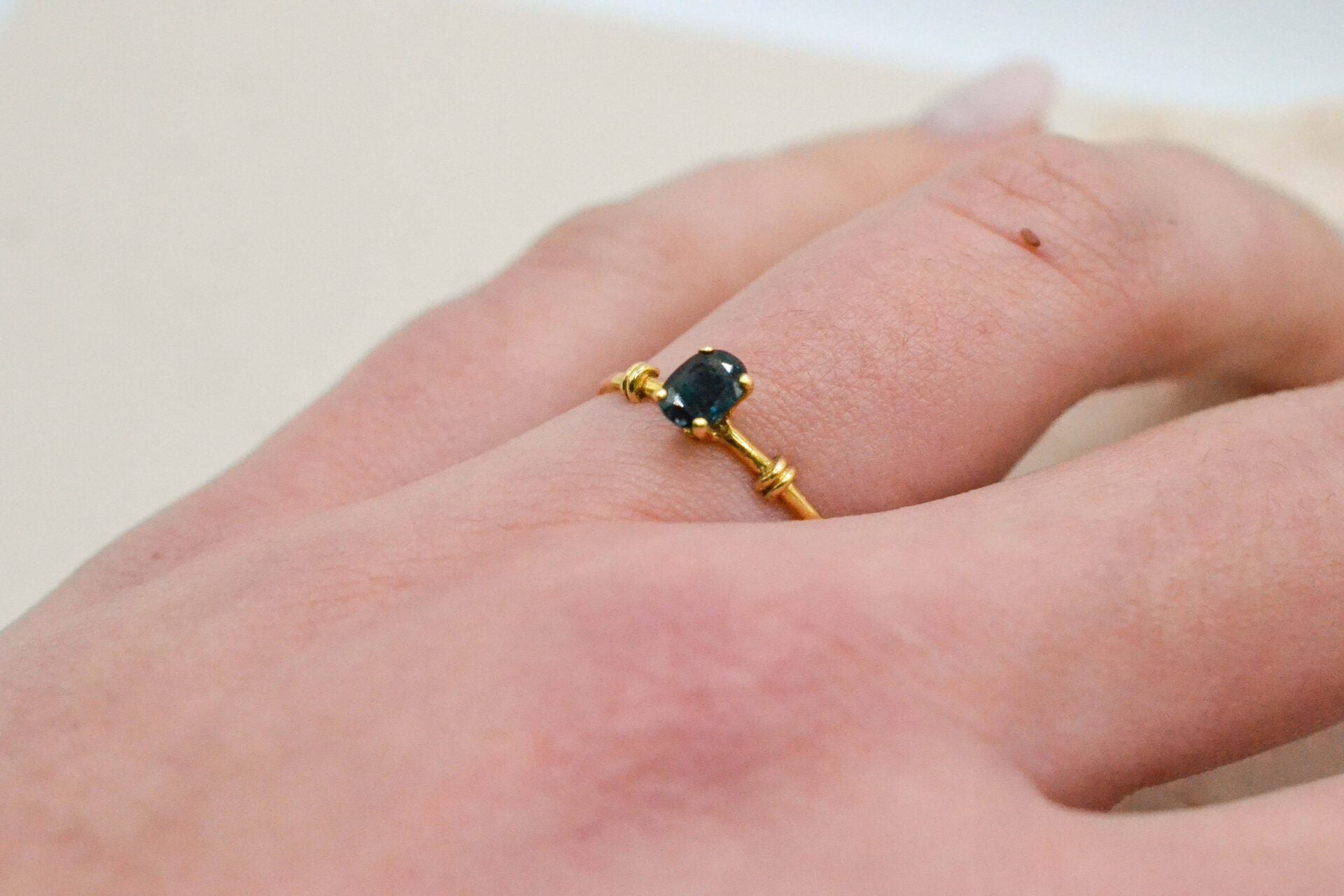 Bague solitaire Or jaune et Saphir