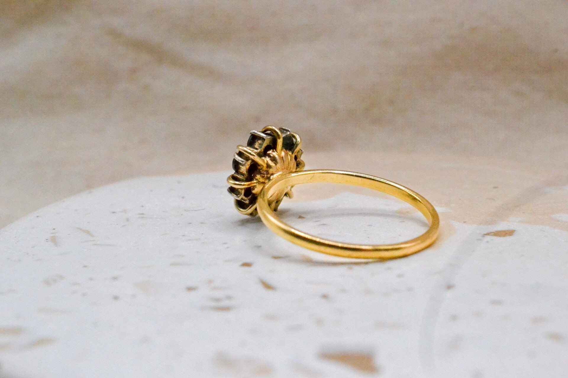 Bague fleur Or jaune Grenat