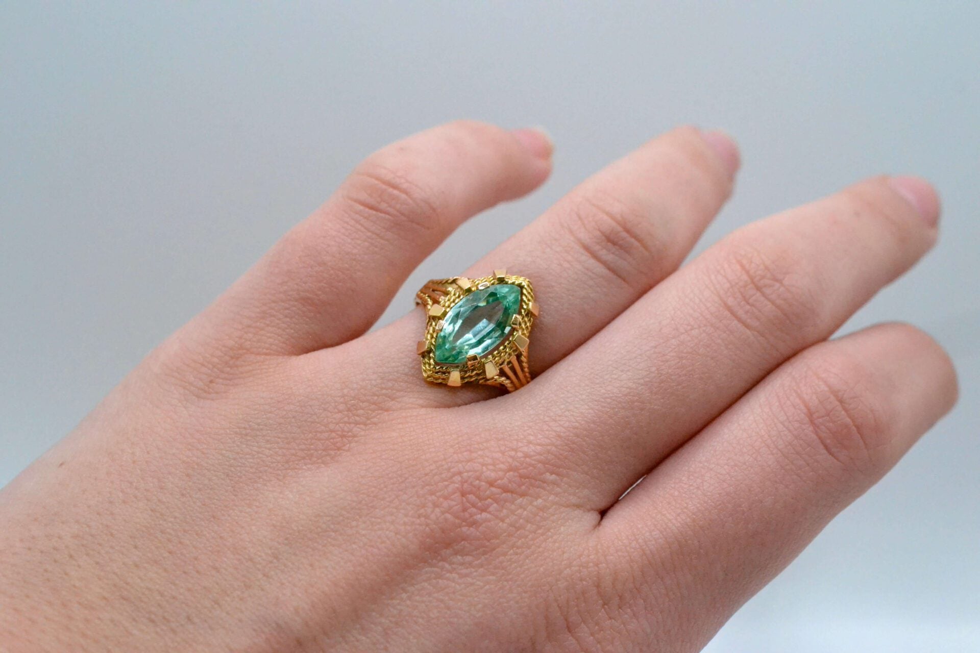 Bague Spinelle synthétique navette