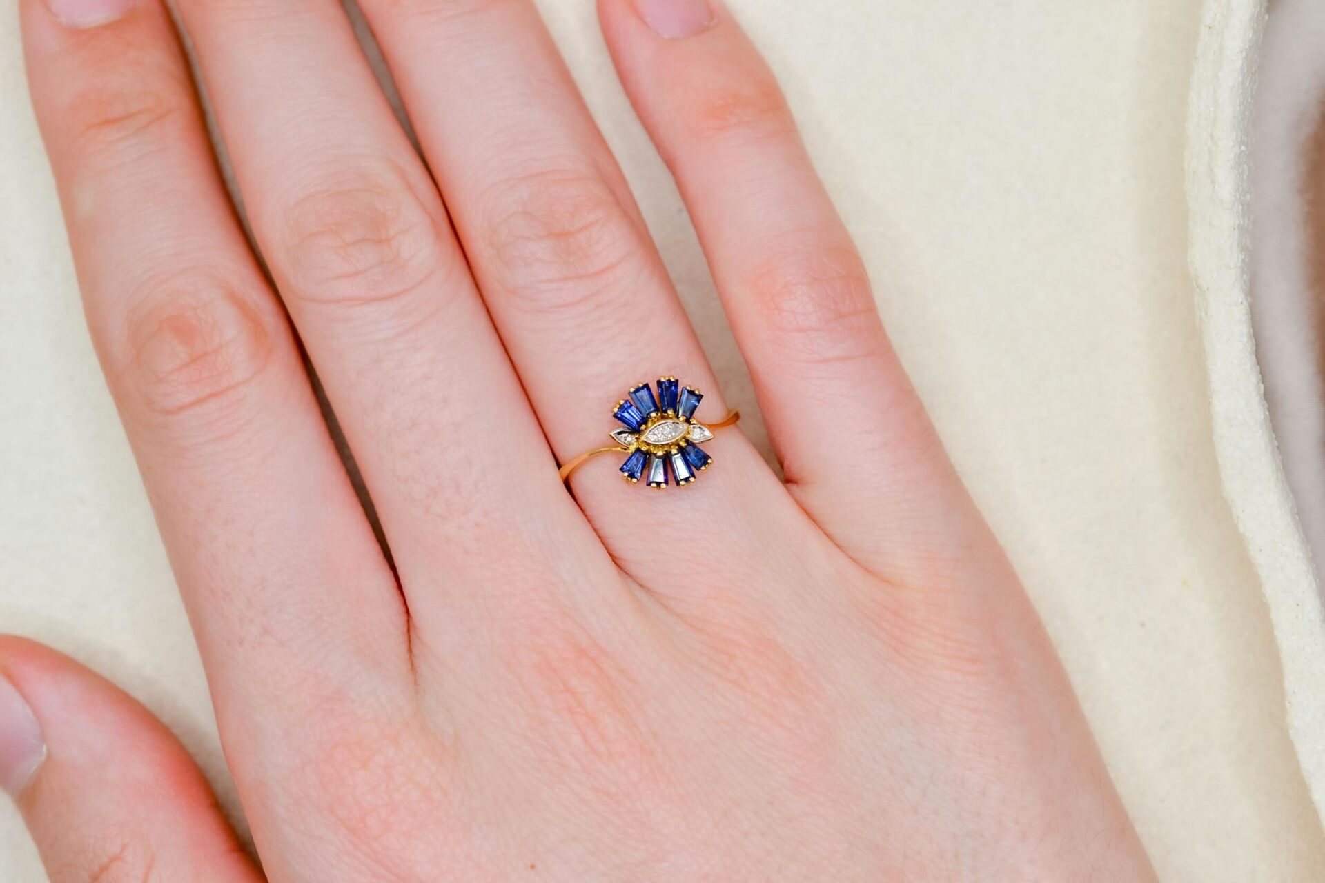 Bague Or jaune Saphirs trapèze et Diamants