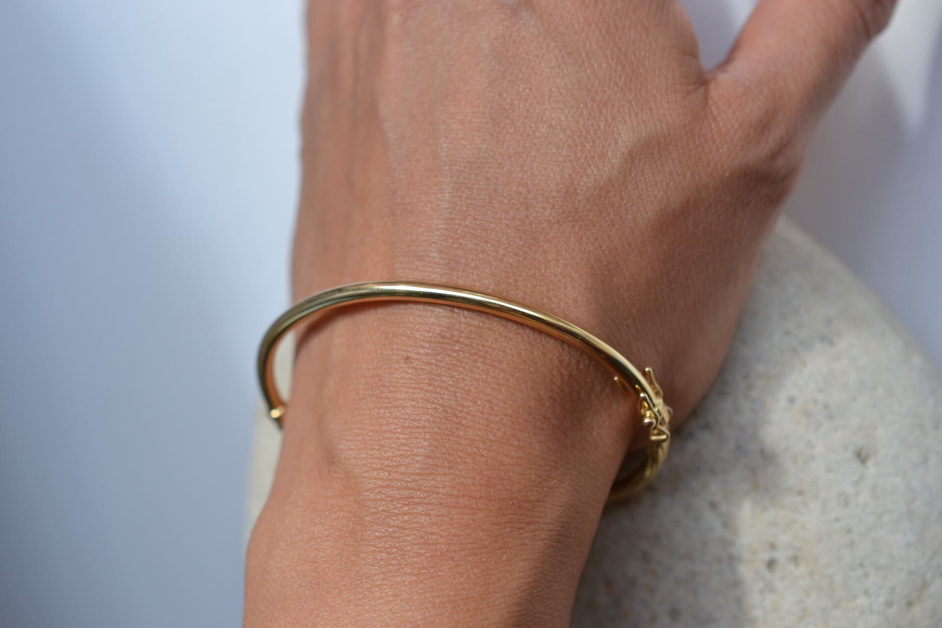 Bracelet jonc ovale ouvrant