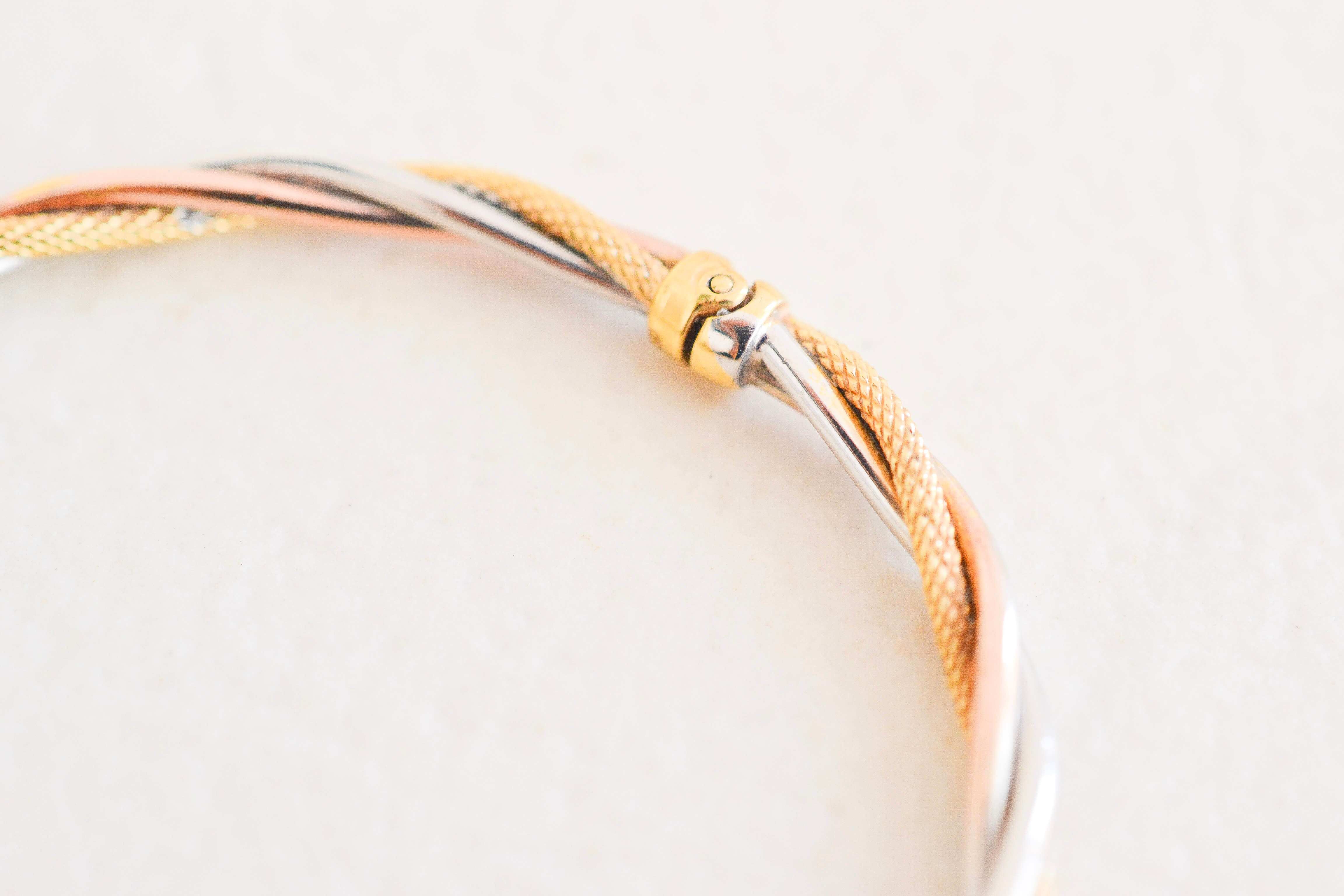 Bracelet jonc torsadé 3 ors 9K
