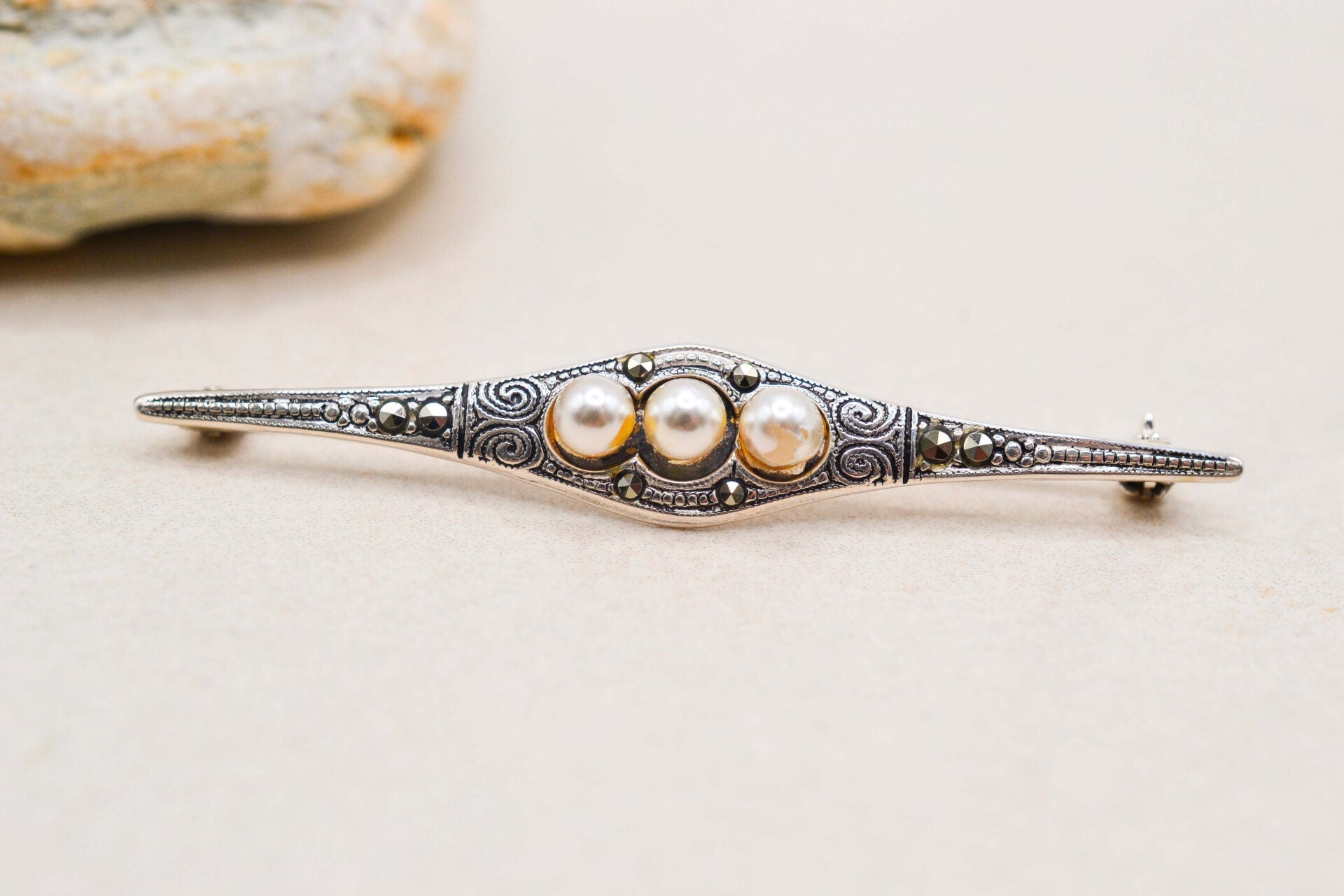 Broche Argent Perles et Pyrites