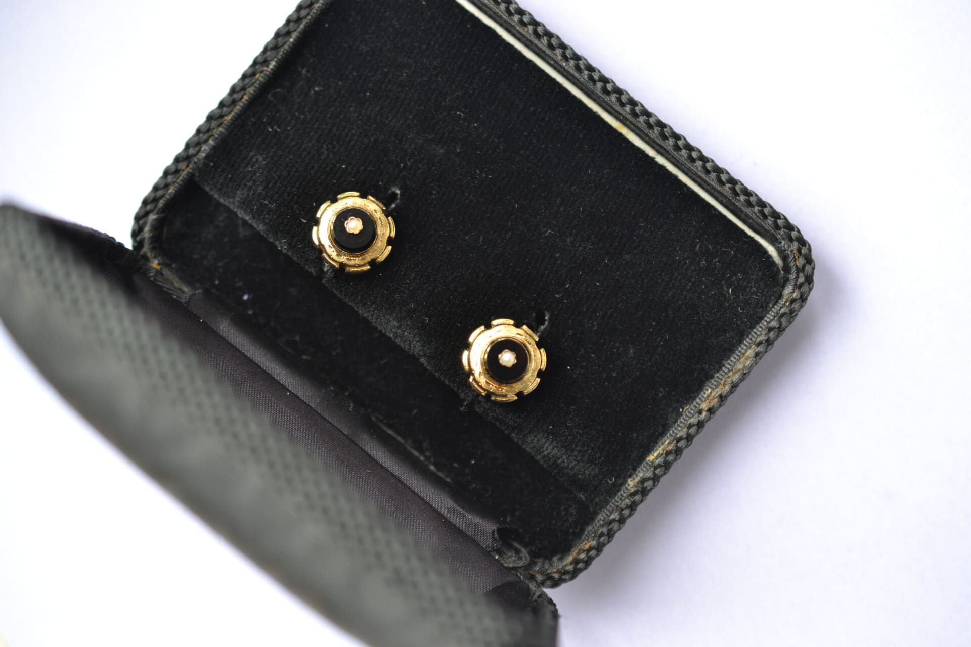 Clous d'oreilles Napoléon III Onyx et perles